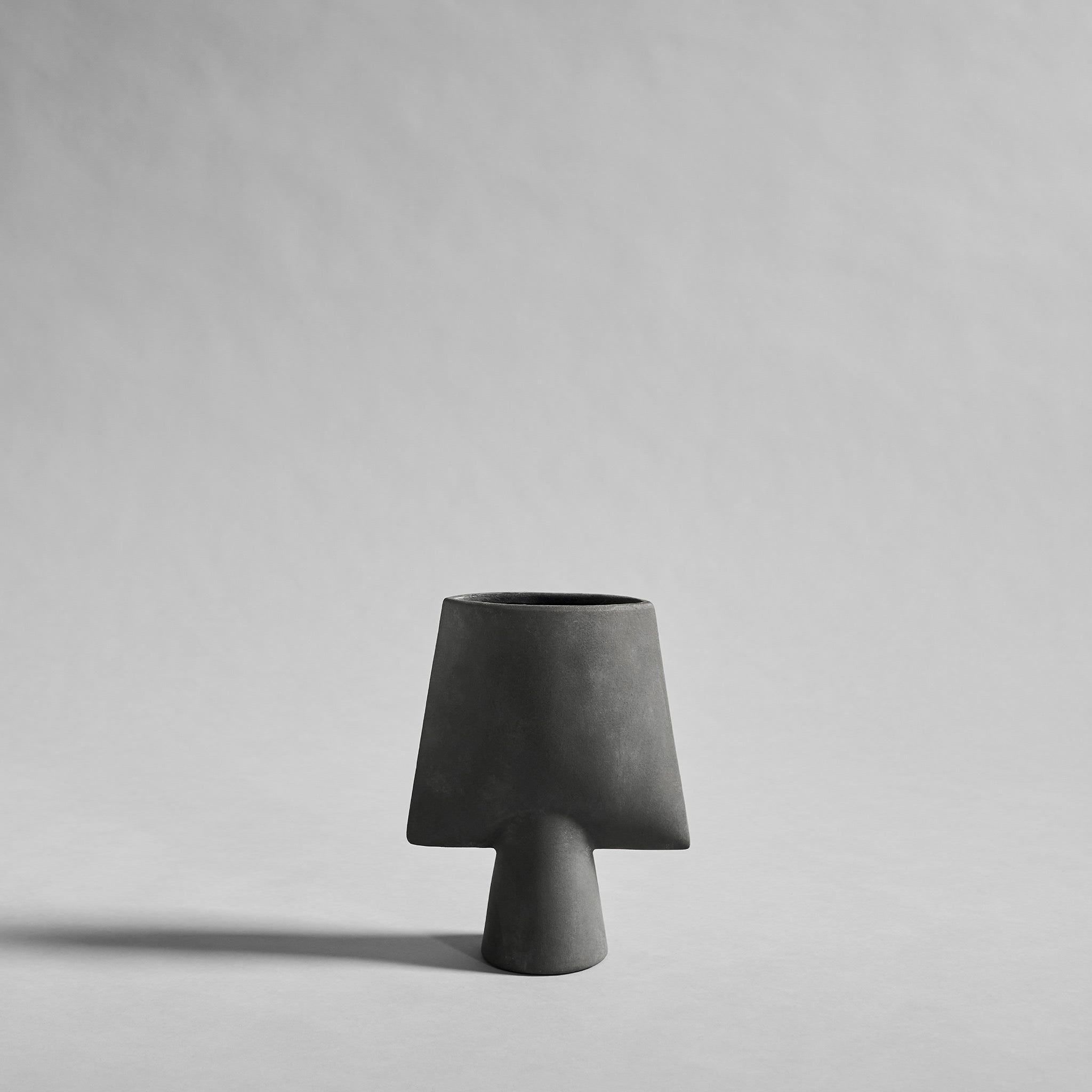 101 Copenhagen - Sphere Vase Square, Mini - Dark Grey - Vase