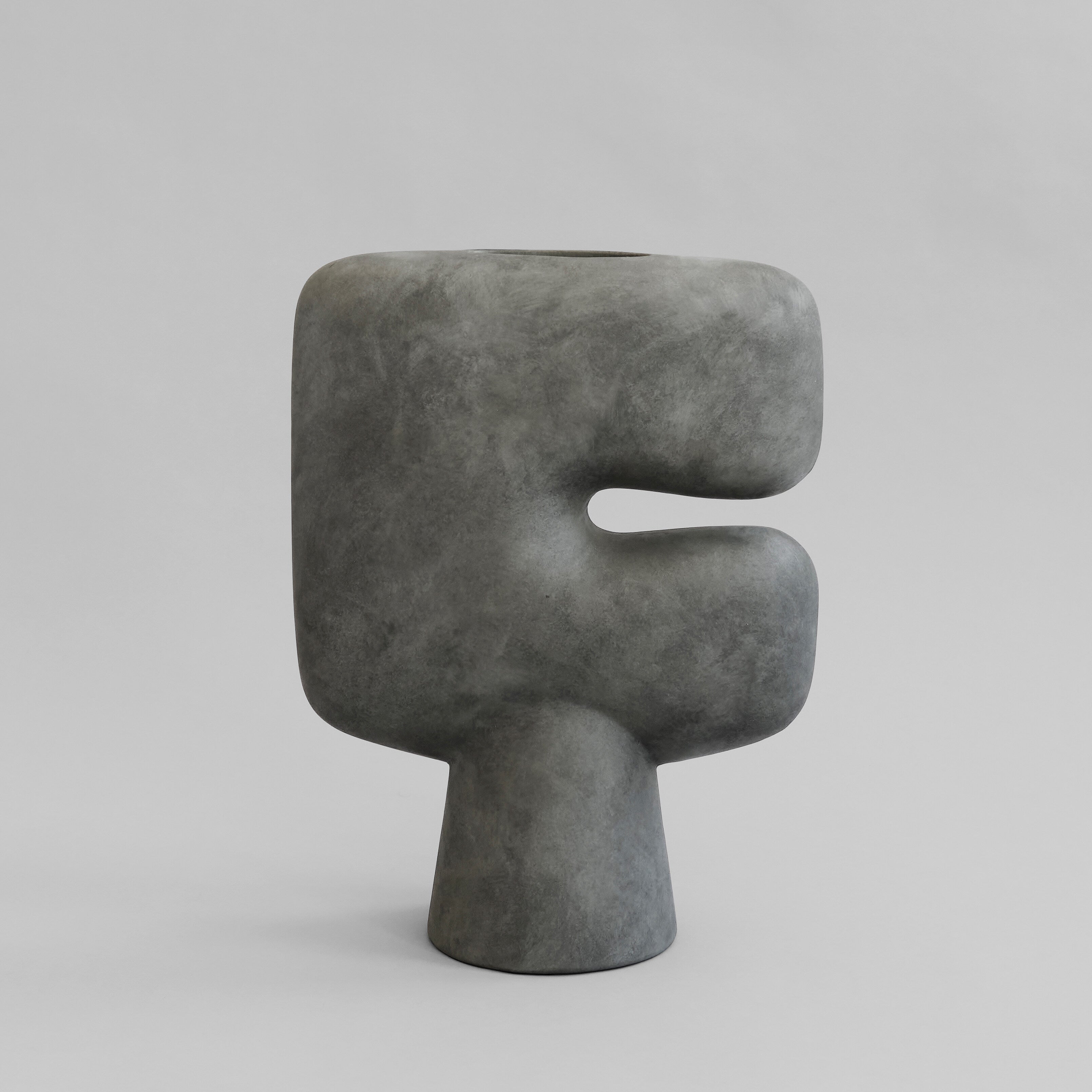 Tribal Vase, Big - Dark Grey | Ceramic | 101 Copenhagen