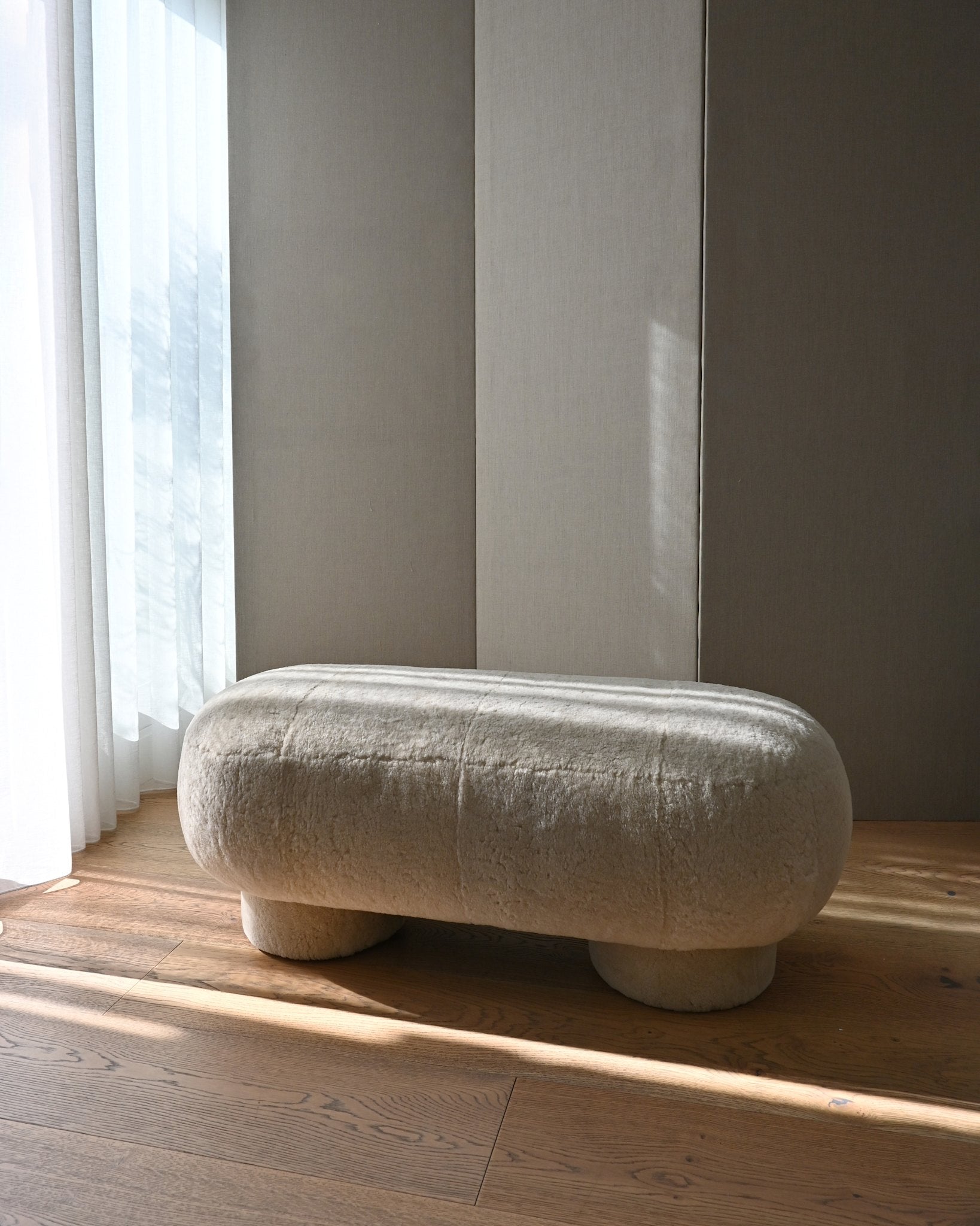 101 Copenhagen - Big Foot Bench - Sandshell (Sheepskin) - Bench