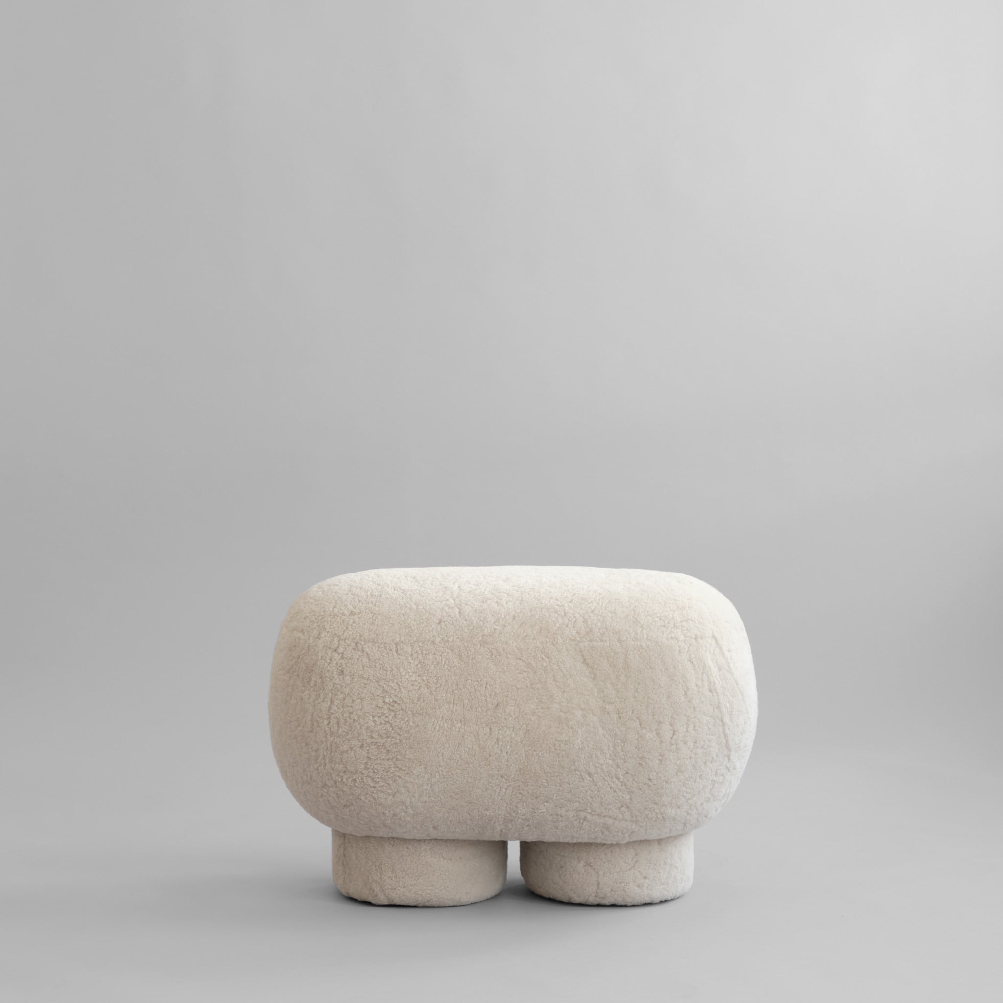 101 Copenhagen - Big Foot Bench, Petit - Sandshell (Sheepskin) - Bench
