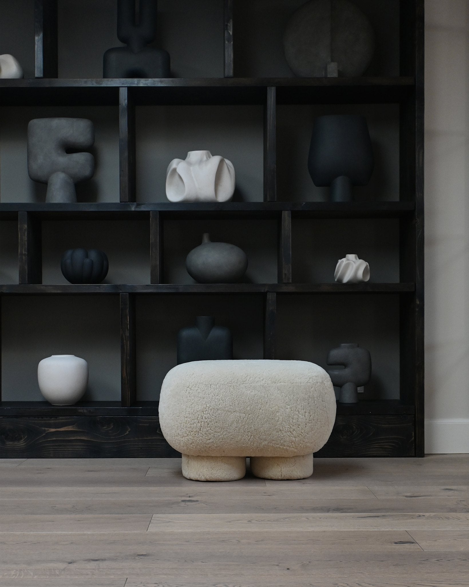 101 Copenhagen - Big Foot Bench, Petit - Sandshell (Sheepskin) - Bench