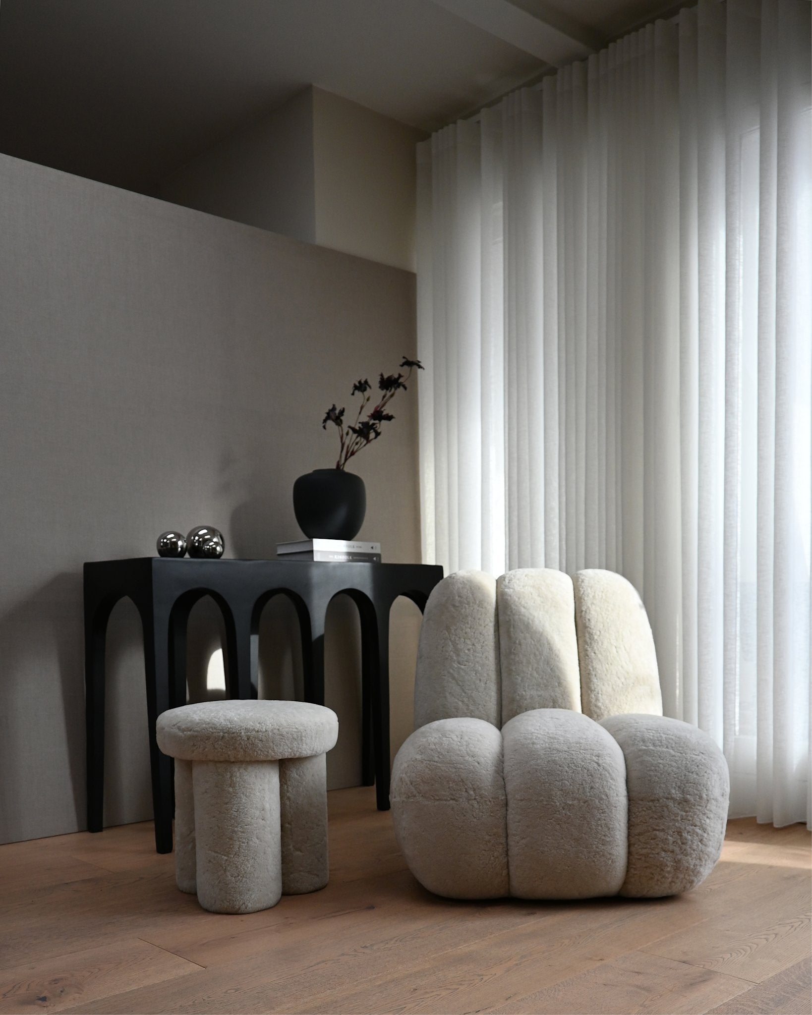 101 Copenhagen - Toe Chair - Sandshell (Sheepskin) - Lounge Chair
