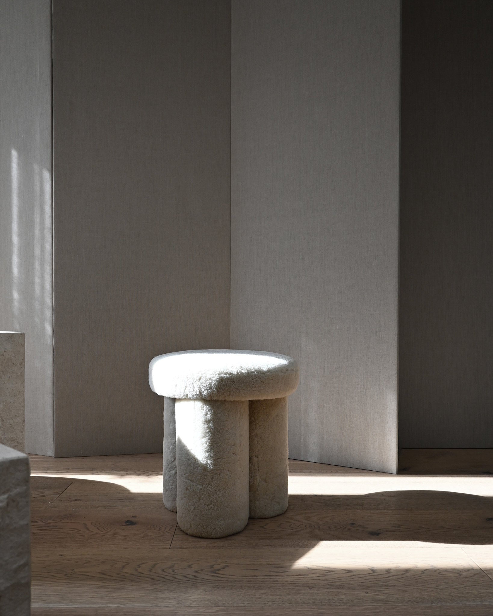 101 Copenhagen - Big Foot Stool - Sandshell (Sheepskin) - Stool