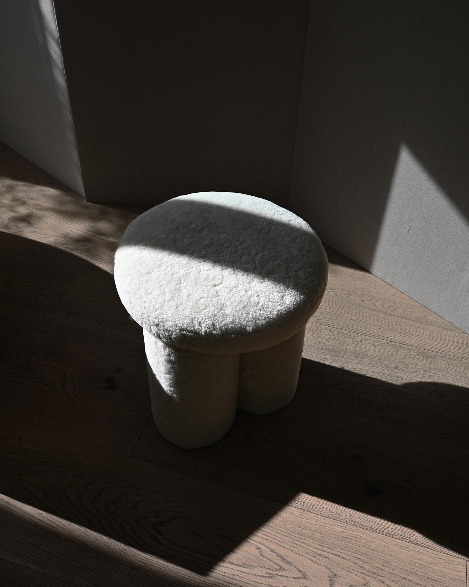 101 Copenhagen - Big Foot Stool - Sandshell (Sheepskin) - Stool