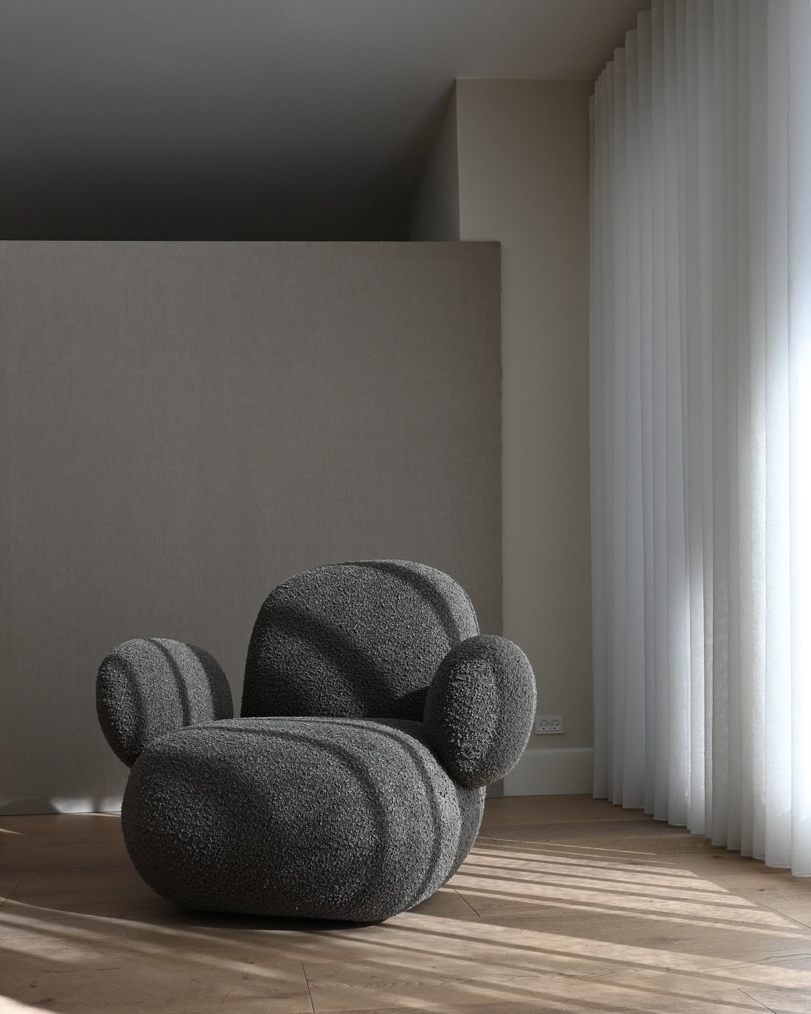 101 Copenhagen - Toe Armchair, Flat - Deep Taupe (A2635) - Armchair
