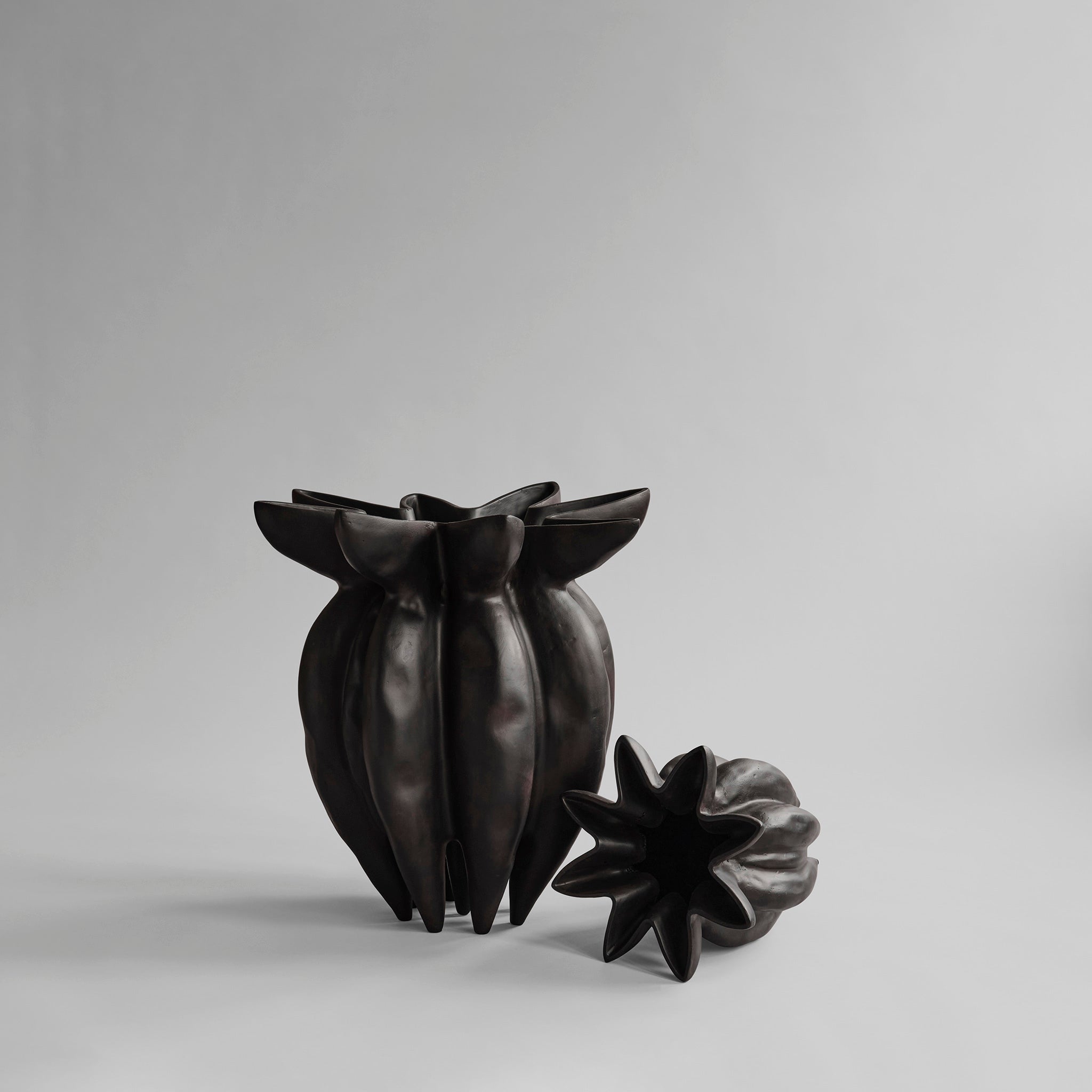 101 Copenhagen - Lotus Vase, Big - Coffee - Vase