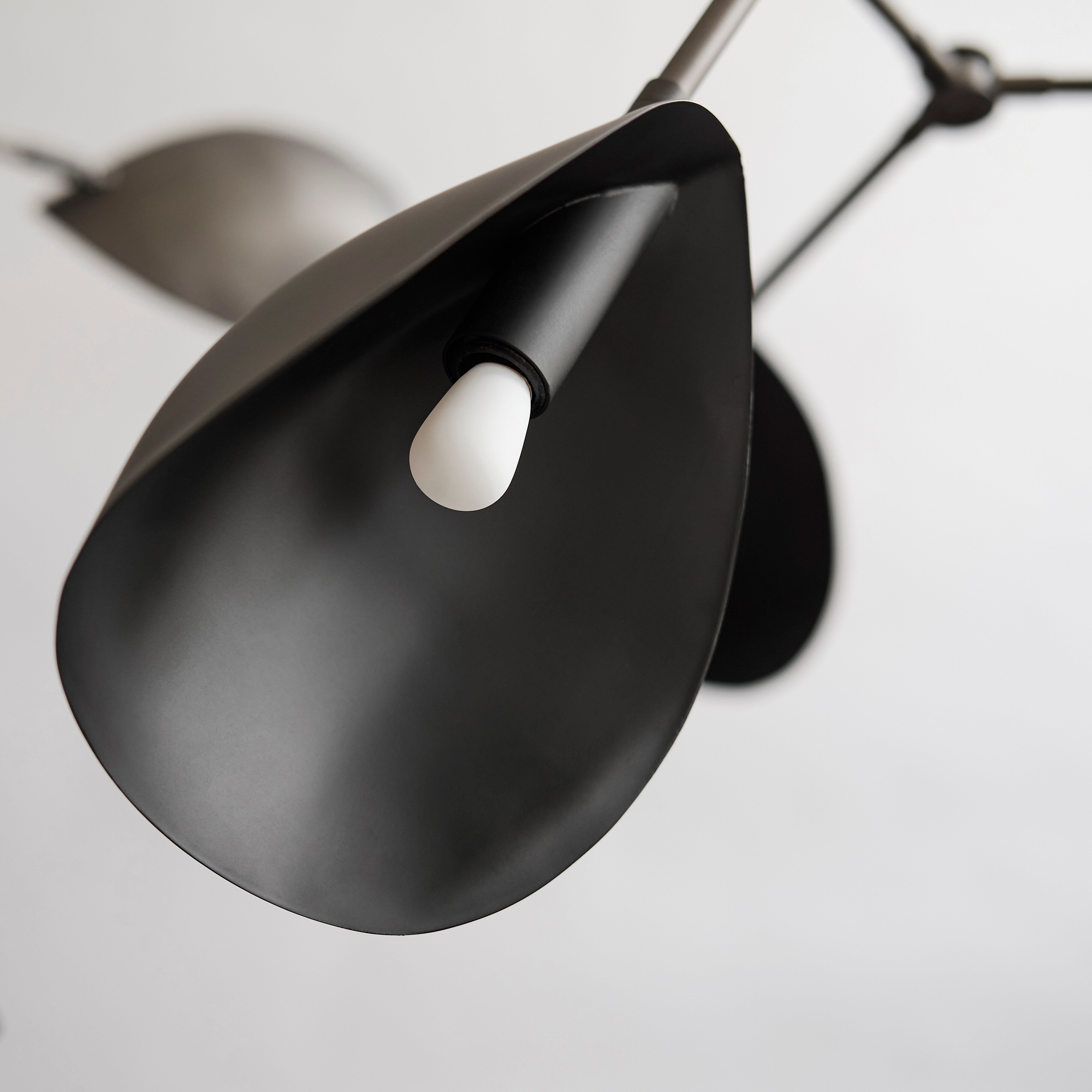 101 Copenhagen - Stingray Chandelier - Bronze (5m) - Chandelier