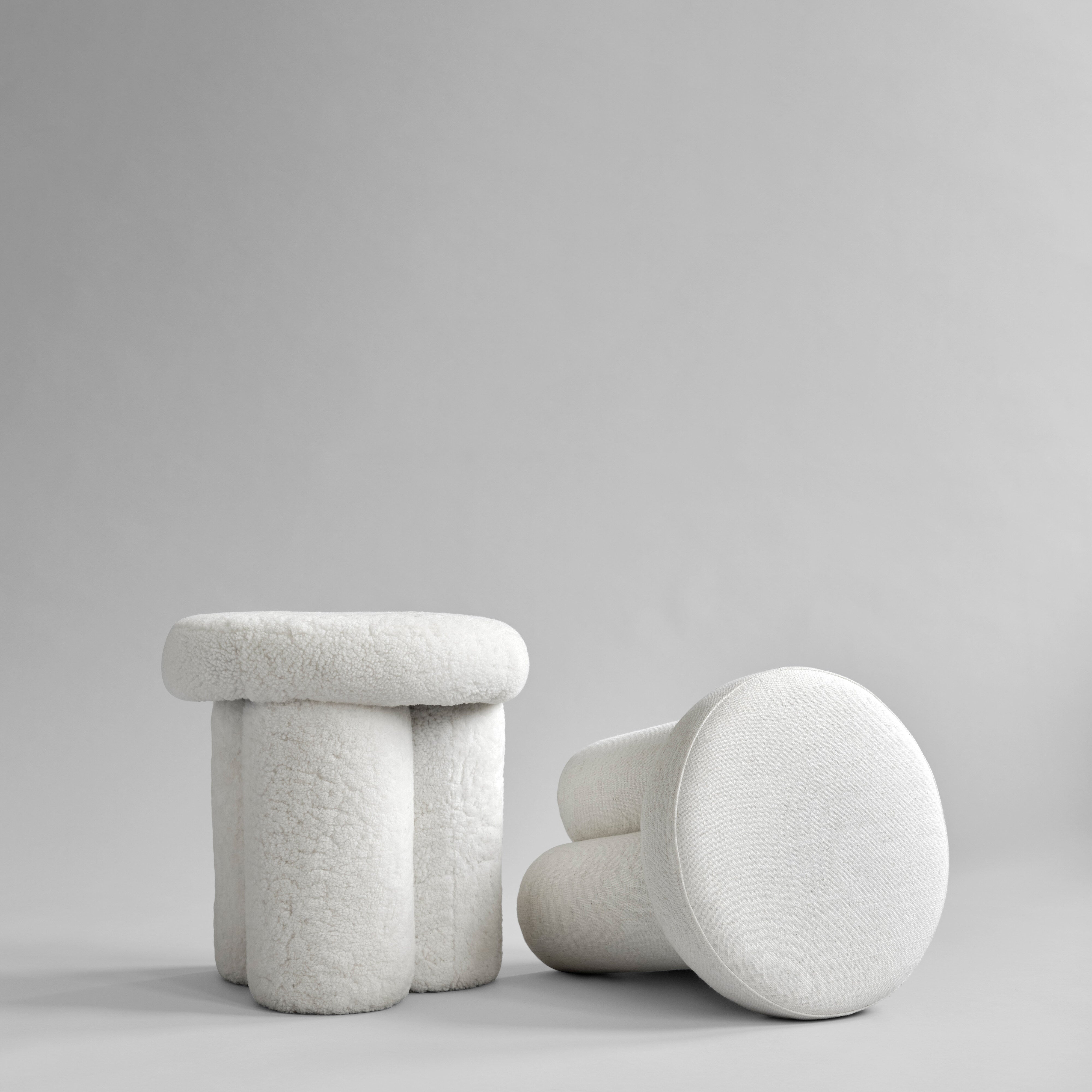 Big Foot Stool - White (Sheepskin) | 101 Copenhagen