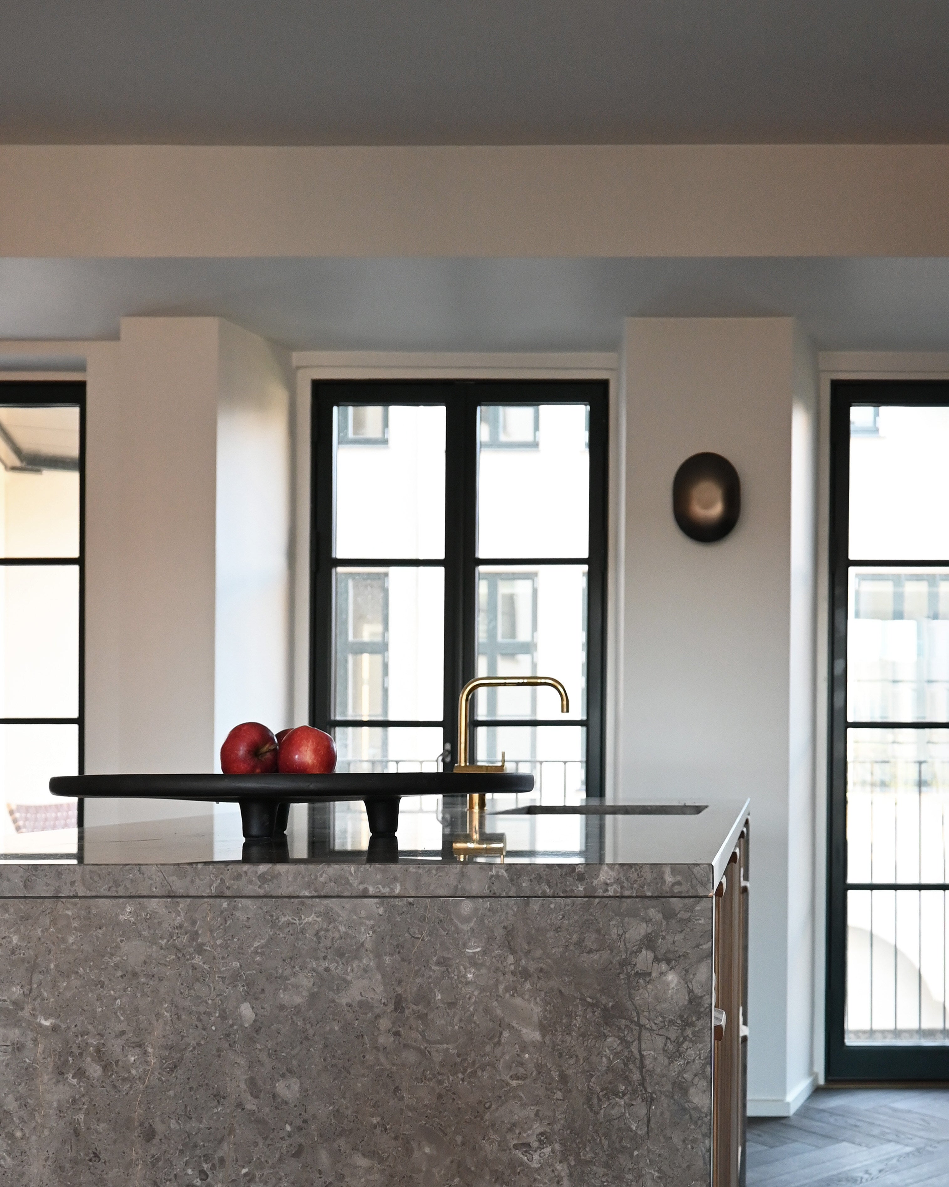 101 Copenhagen - Clam Wall Lamp - Bronze - Wall Lamp