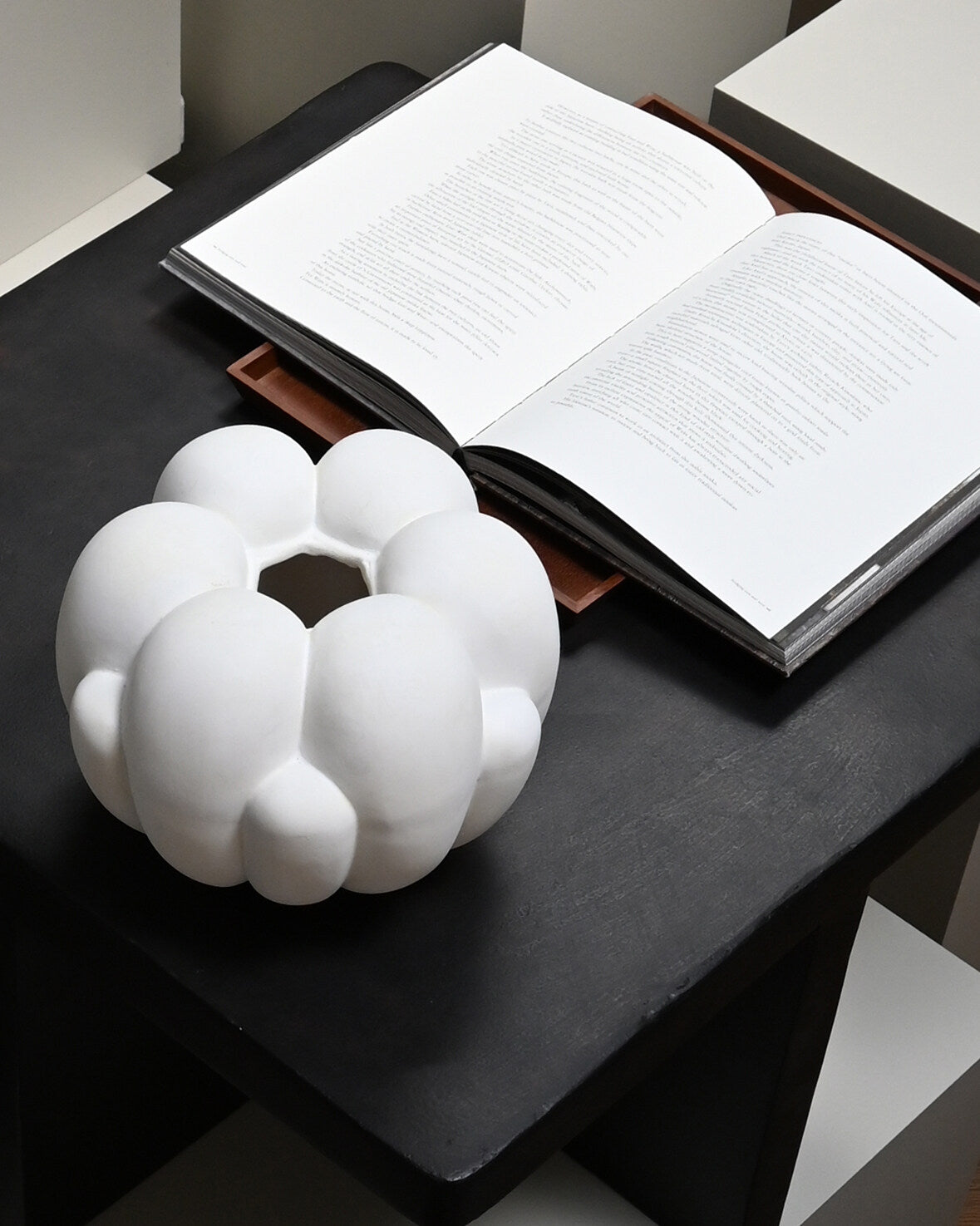 花瓶・フラワースタンド 101  Bloom Vase Mini Bone Bloom Vase Slim, Mini - Bone White | 101 Copenhagen