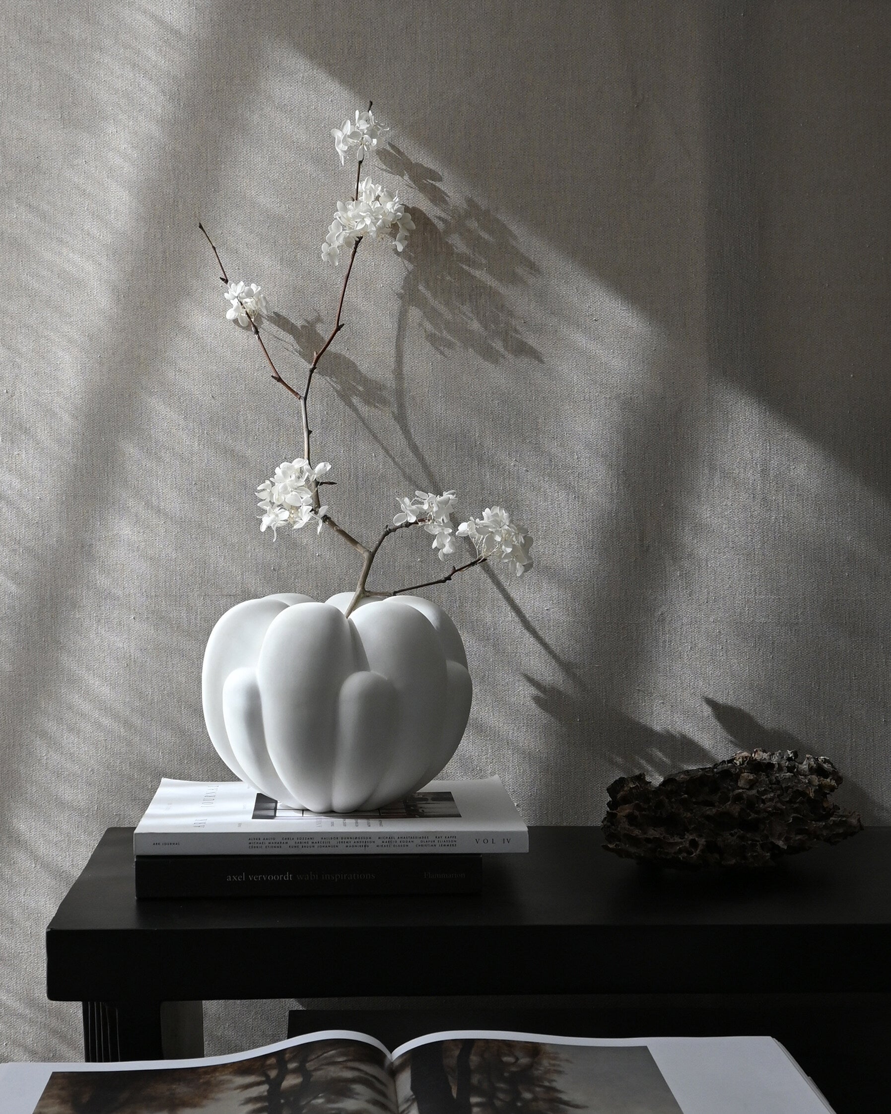 Bloom Vase, Petit - Bone White | Ceramic | 101 Copenhagen
