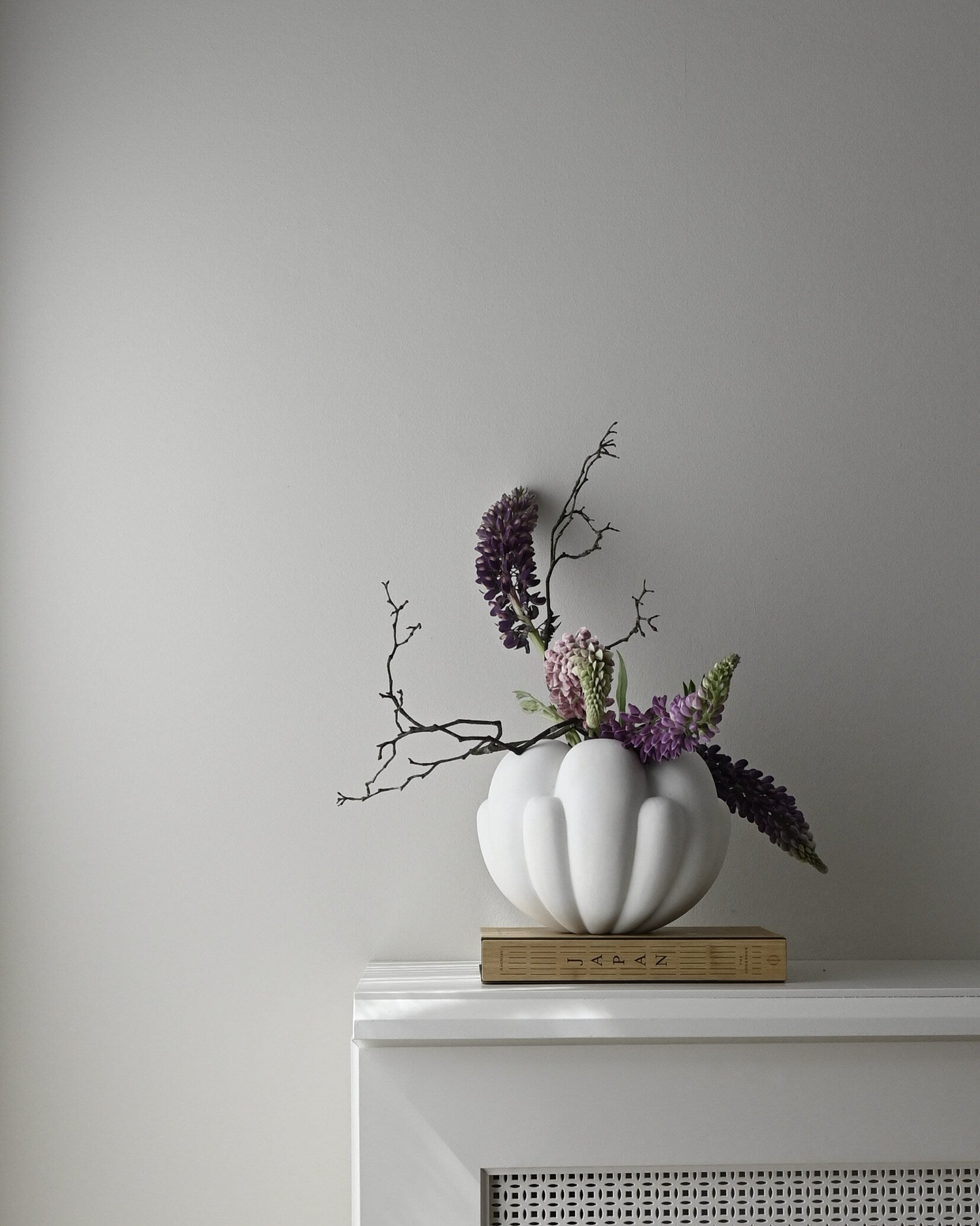 Bloom Vase, Petit - Bone White | Ceramic | 101 Copenhagen