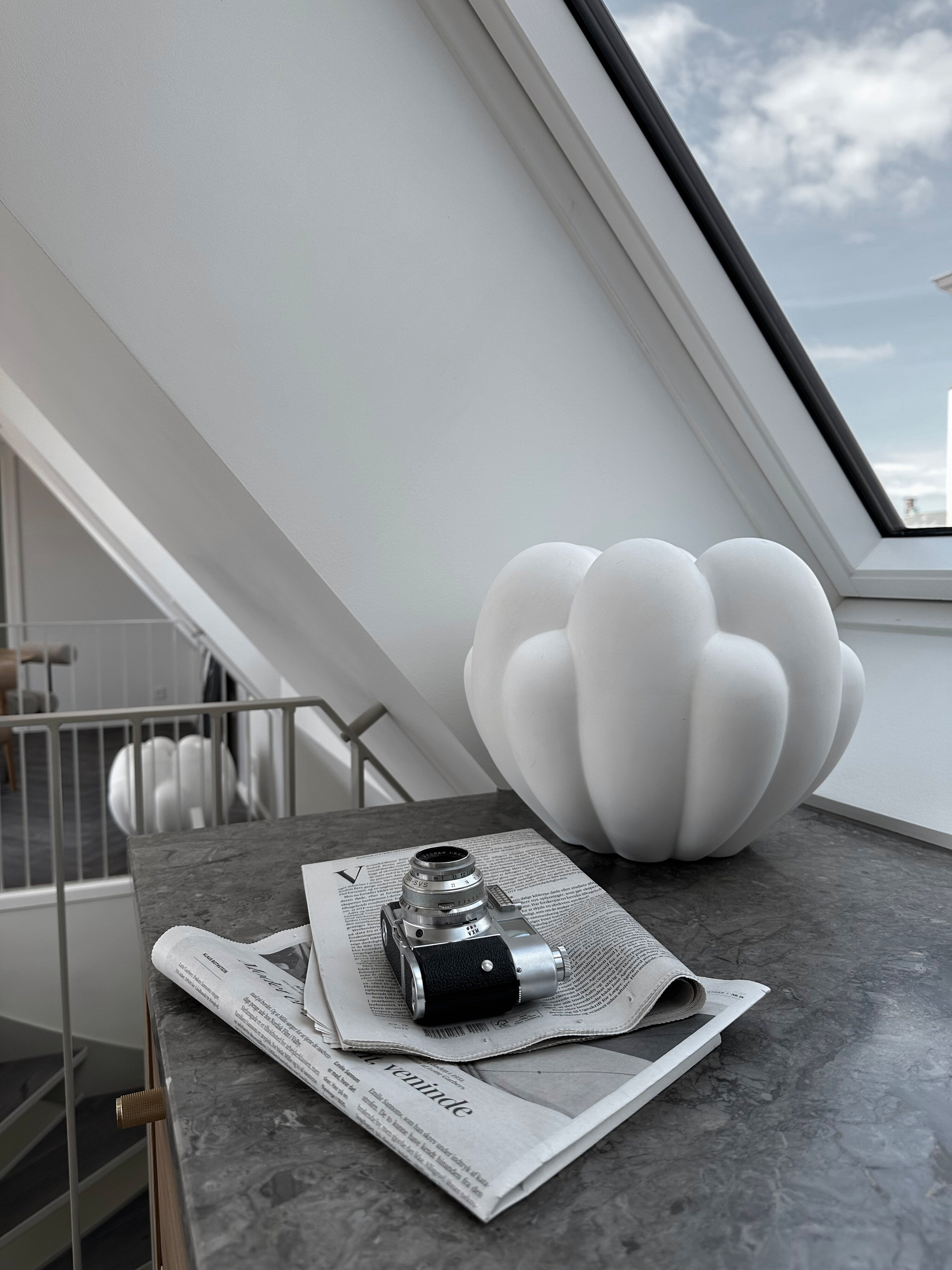 花瓶・フラワースタンド 101  Bloom Vase Mini Bone Bloom Vase Slim, Mini - Bone White | 101 Copenhagen