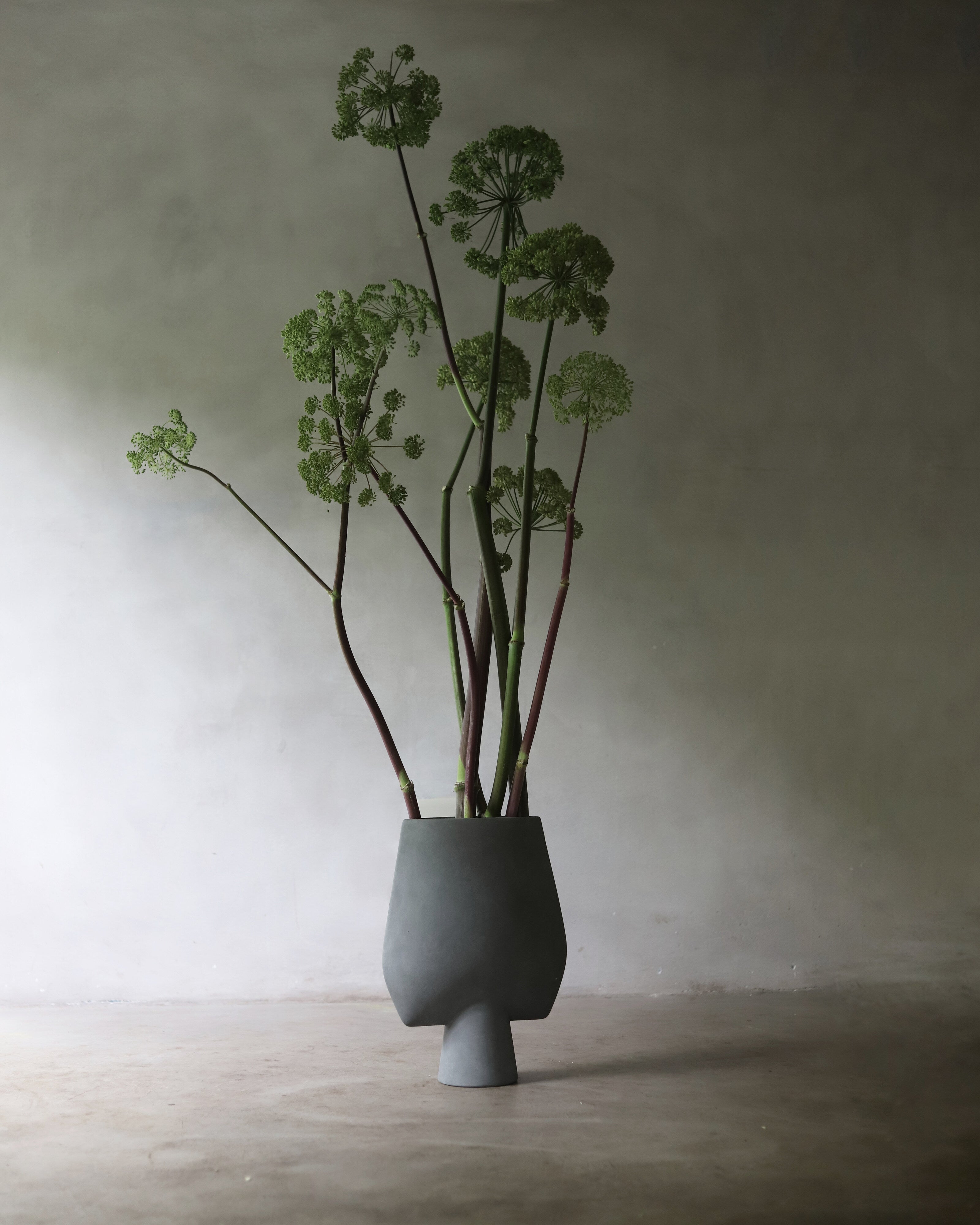 Sphere Vase Square, Big - Dark Grey | 101 Copenhagen