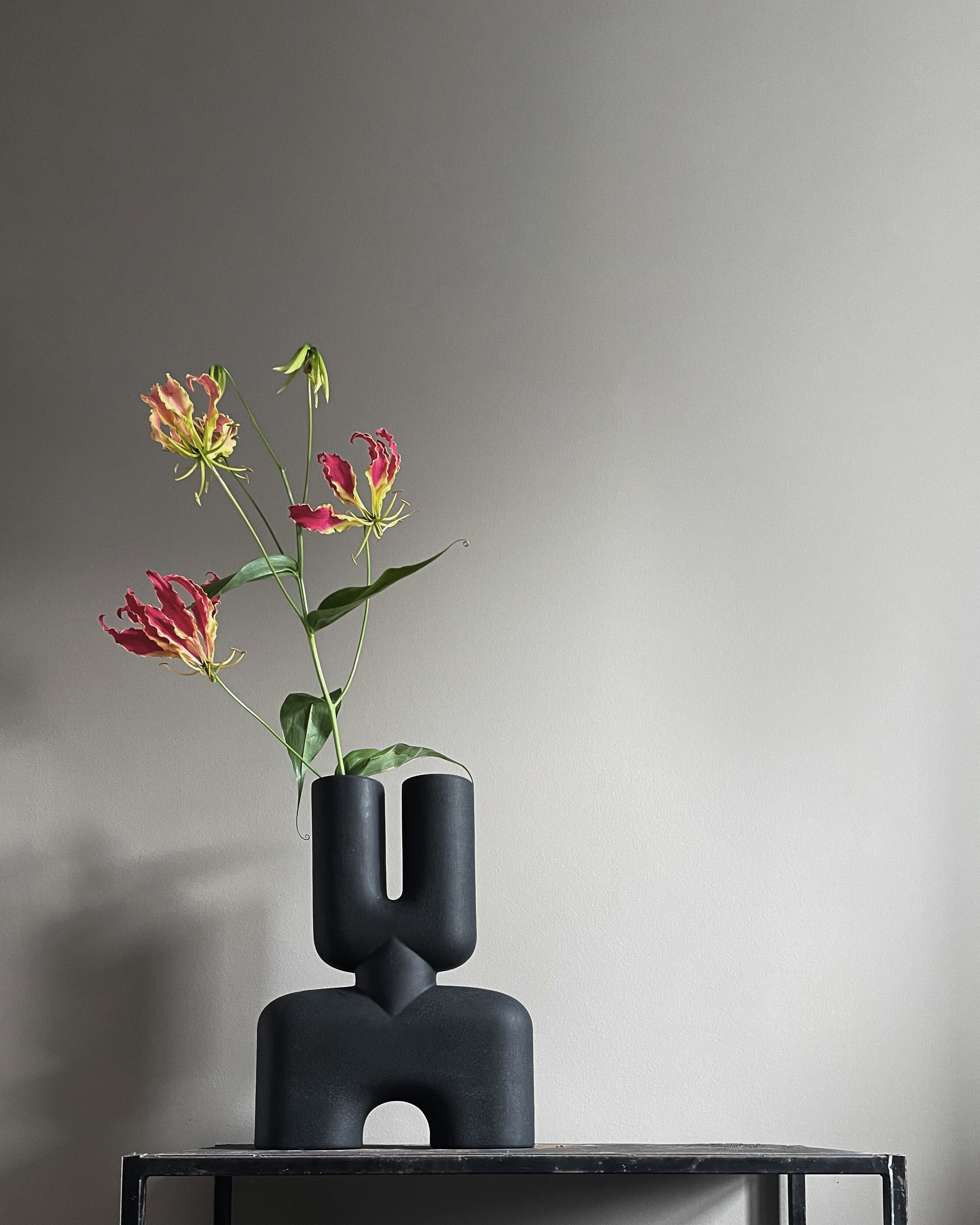 花瓶・フラワースタンド 101  Cobra Double Mini Black Cobra Vases – 101 Copenhagen