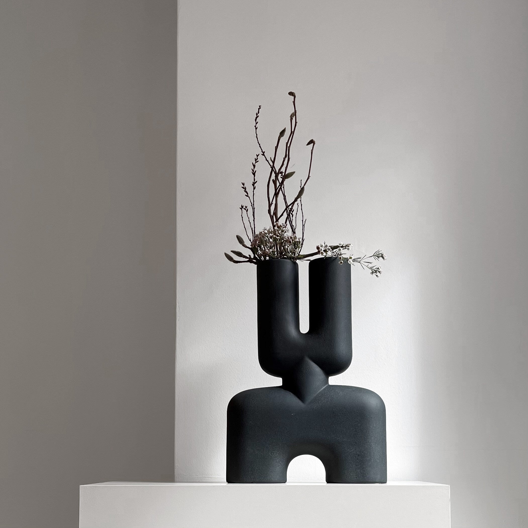 Cobra Vase Double, Medio - Black | Ceramic | 101 Copenhagen