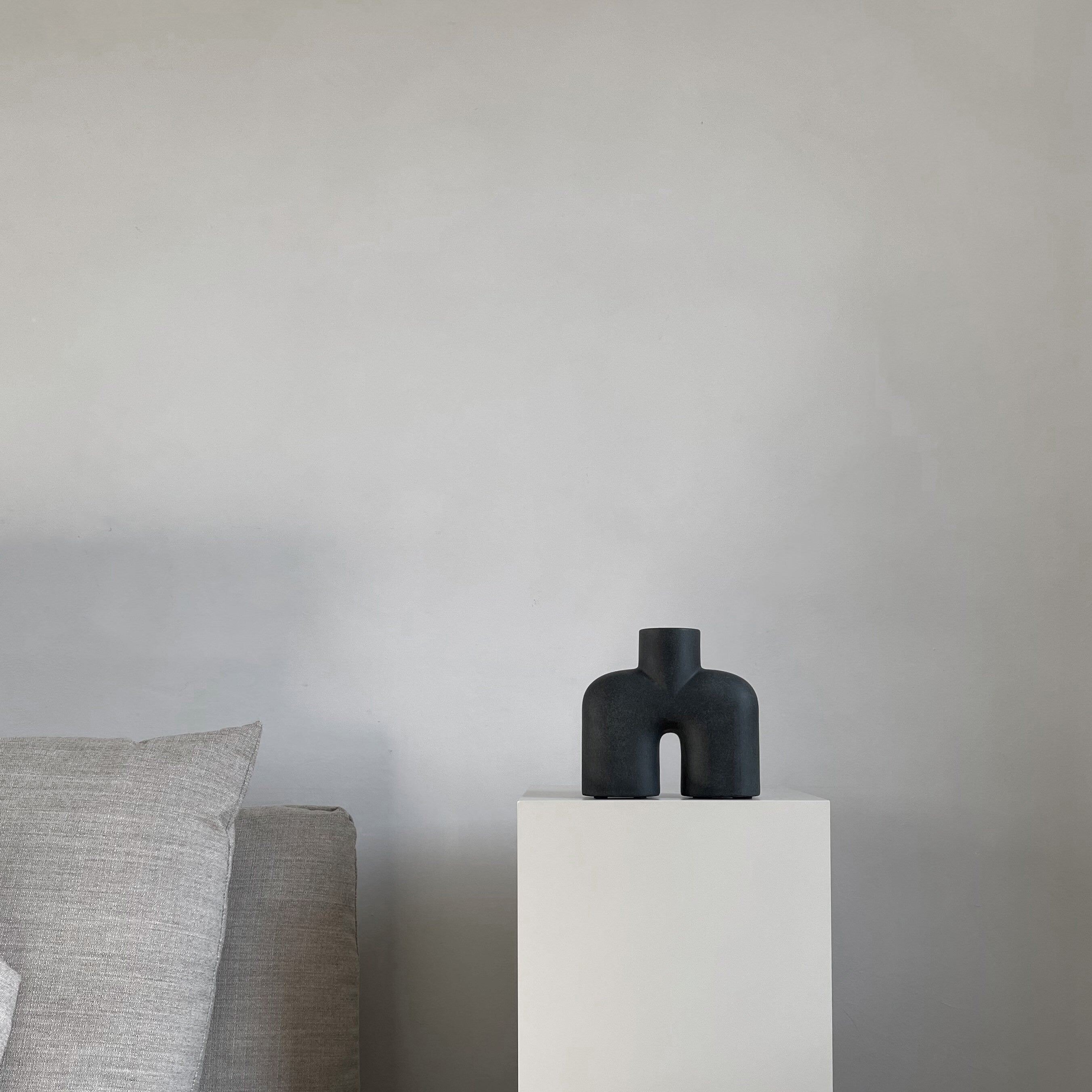Cobra Vase Uno, Mini - Black | Ceramic | 101 Copenhagen
