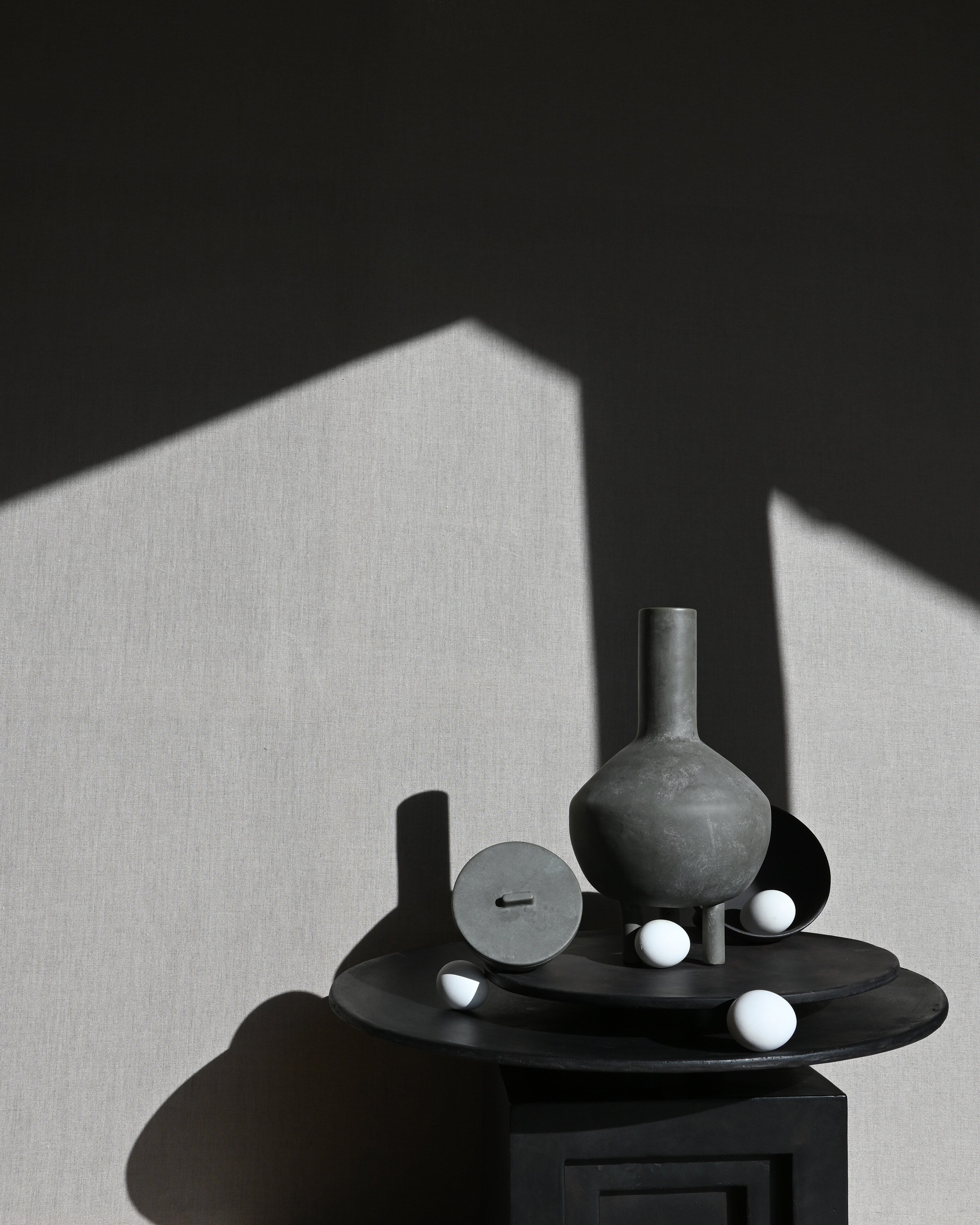 Duck Vase, Fat - Dark Grey | Ceramic | 101 Copenhagen