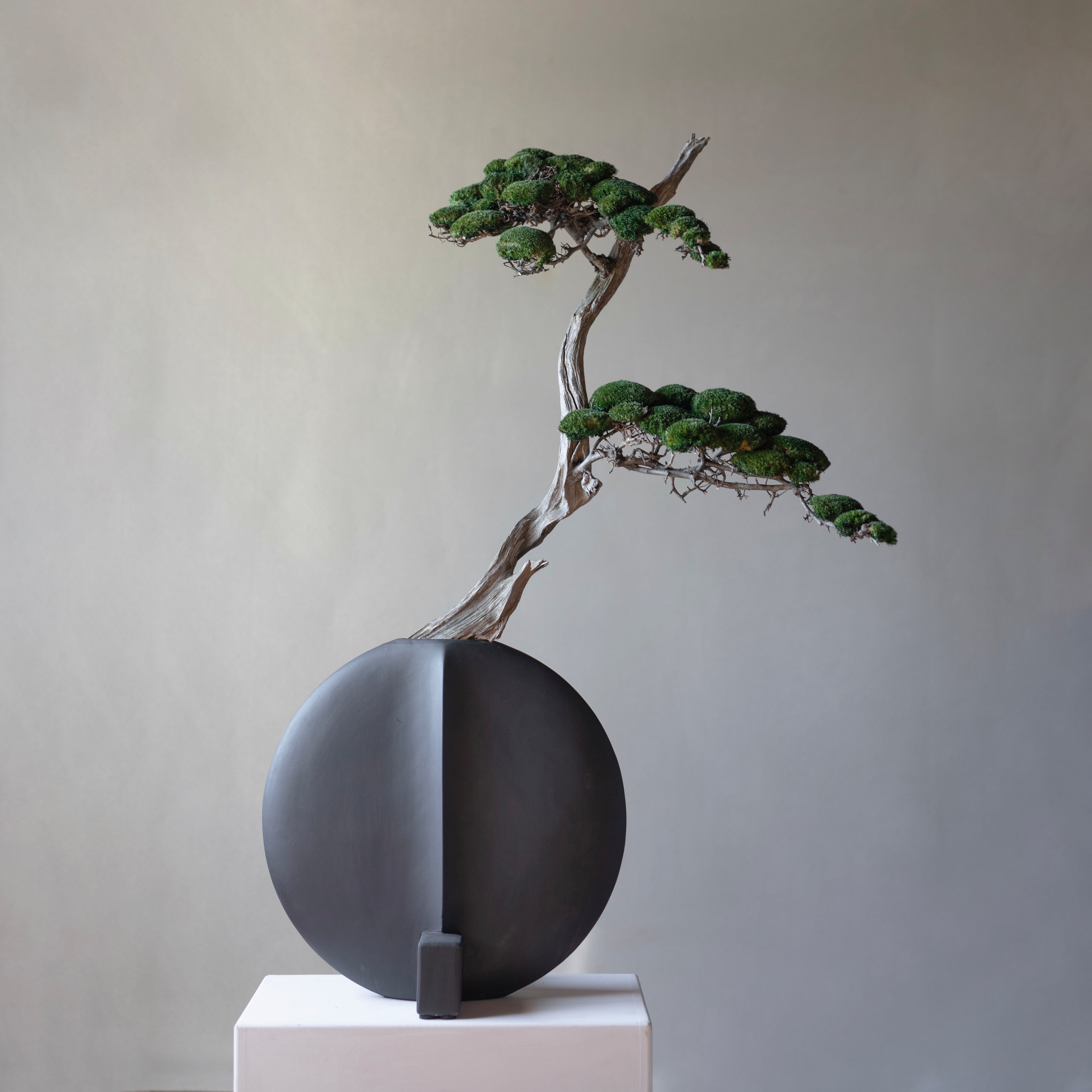 Guggenheim Vase, Big - Coffee | 101 Copenhagen