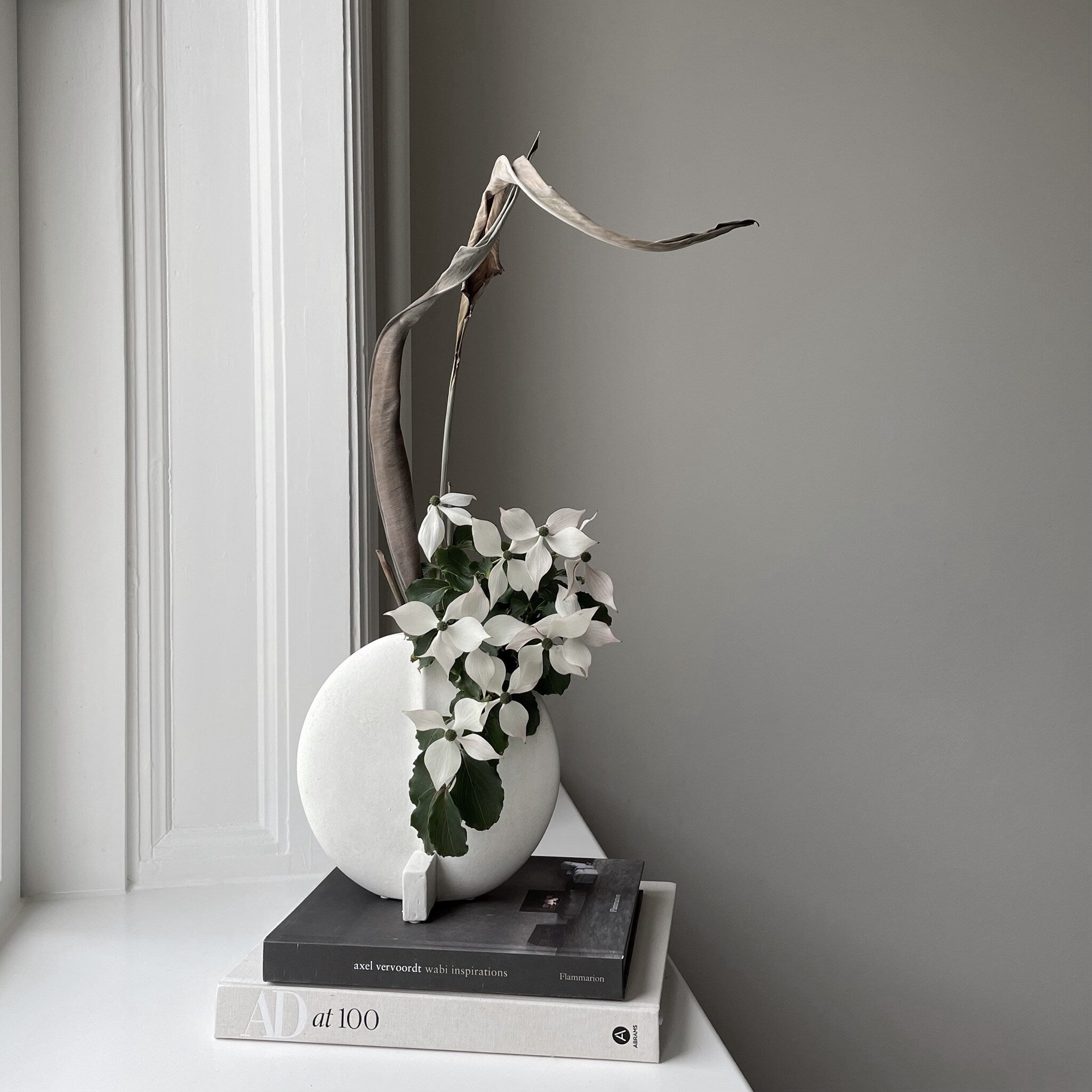 Guggenheim Vase, Petit - Bone White | 101 Copenhagen