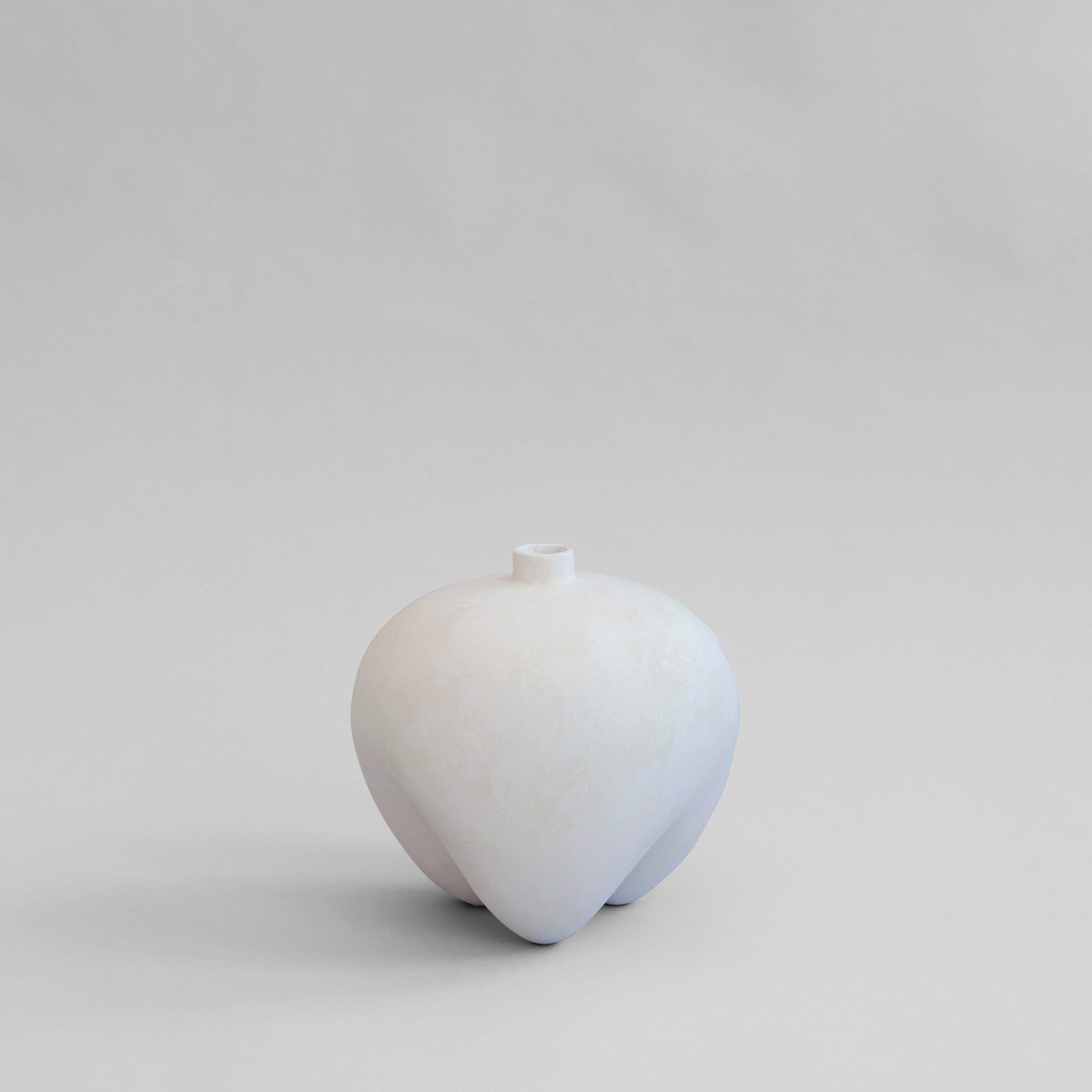 花瓶・フラワースタンド 101  Sumo Vase Slim Bone White Sumo Vase, Slim - Bone White | Ceramic | 101 Copenhagen