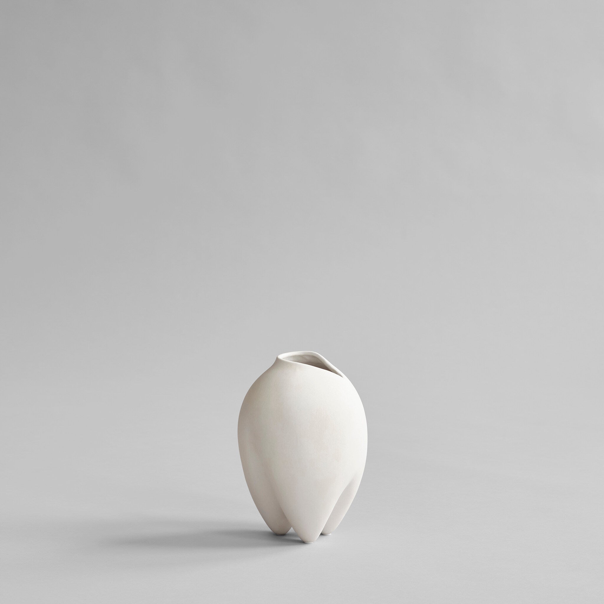 101 Copenhagen - Sumo Vase, Slim Petit - Bone White - Vase