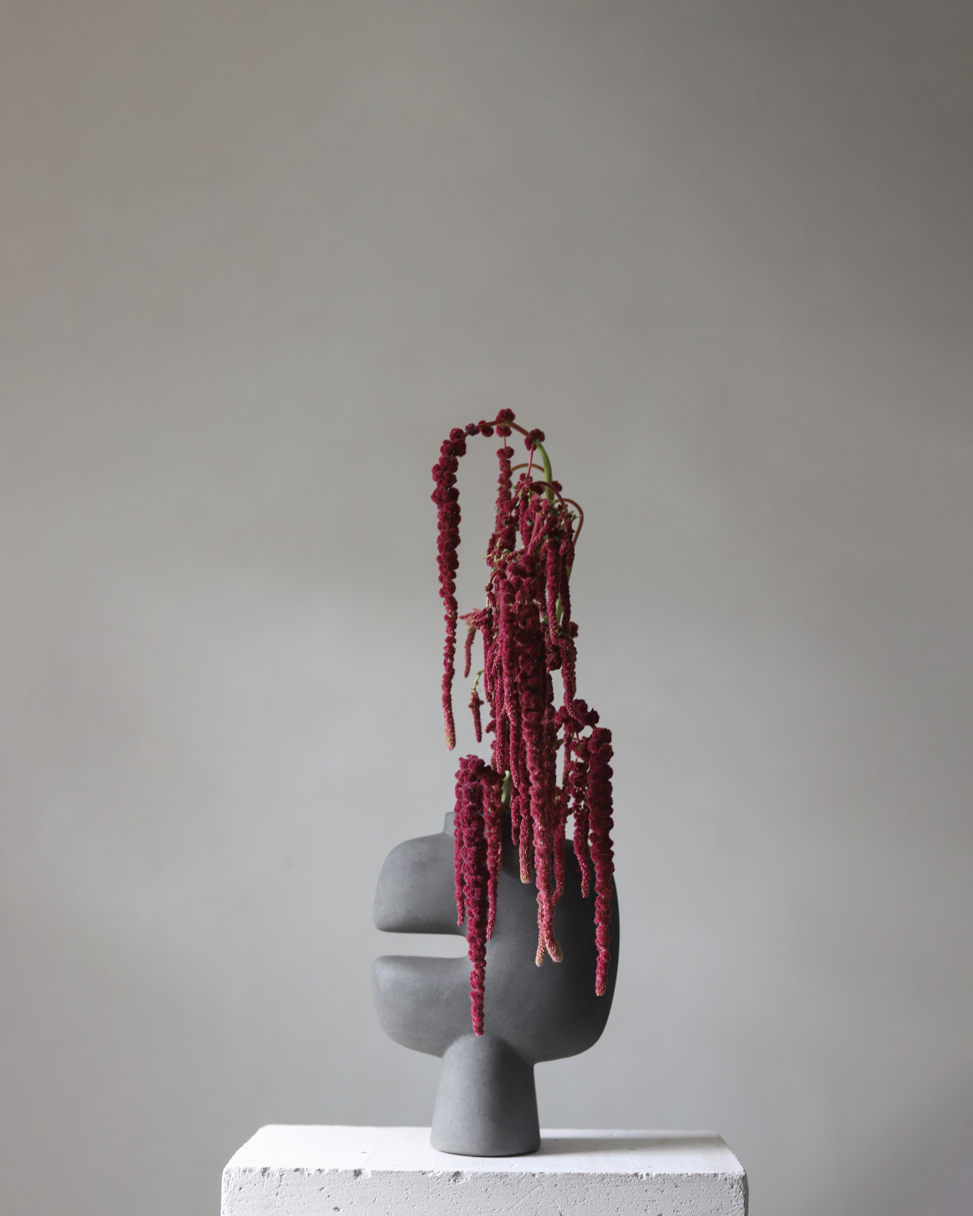 花瓶・フラワースタンド Tribal Vase Medio Dark Gray Tribal Vase, Medio - Dark Grey | Ceramic | 101 Copenhagen