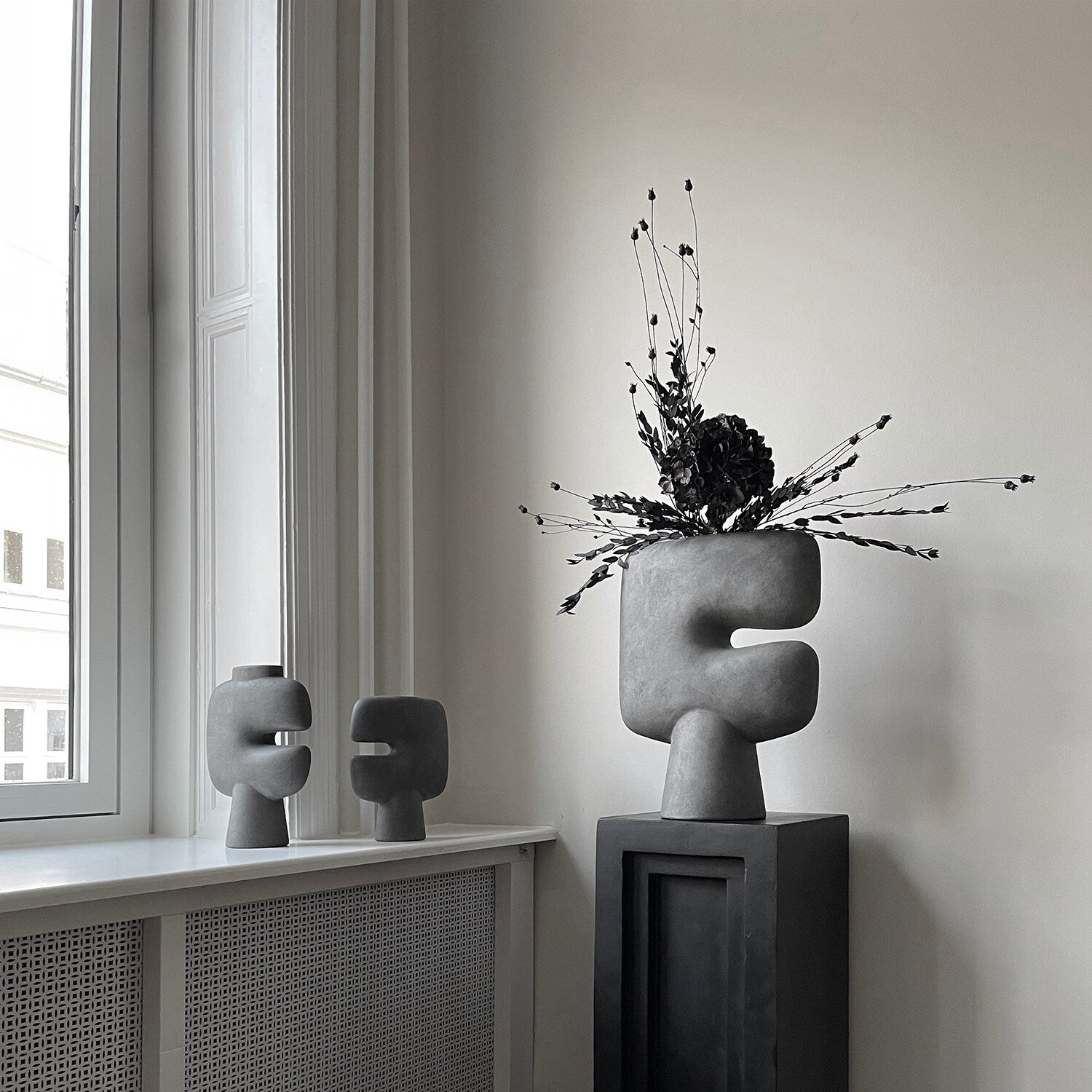 Tribal Vase, Medio - Dark Grey | Ceramic | 101 Copenhagen