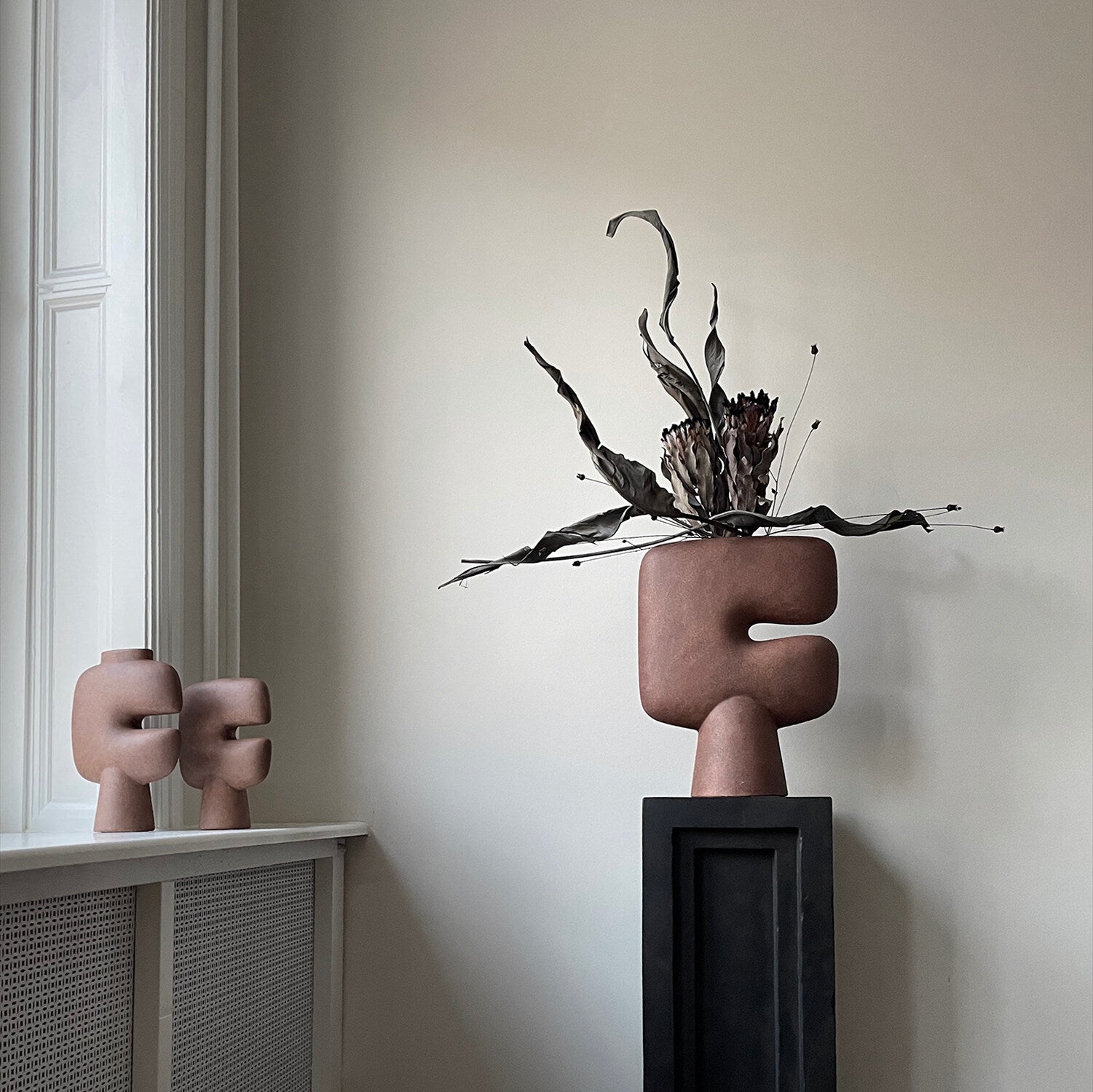 花瓶・フラワースタンド Tribal Vase Medio Dark Gray Tribal Vase, Medio - Terracotta | Ceramic | 101 Copenhagen