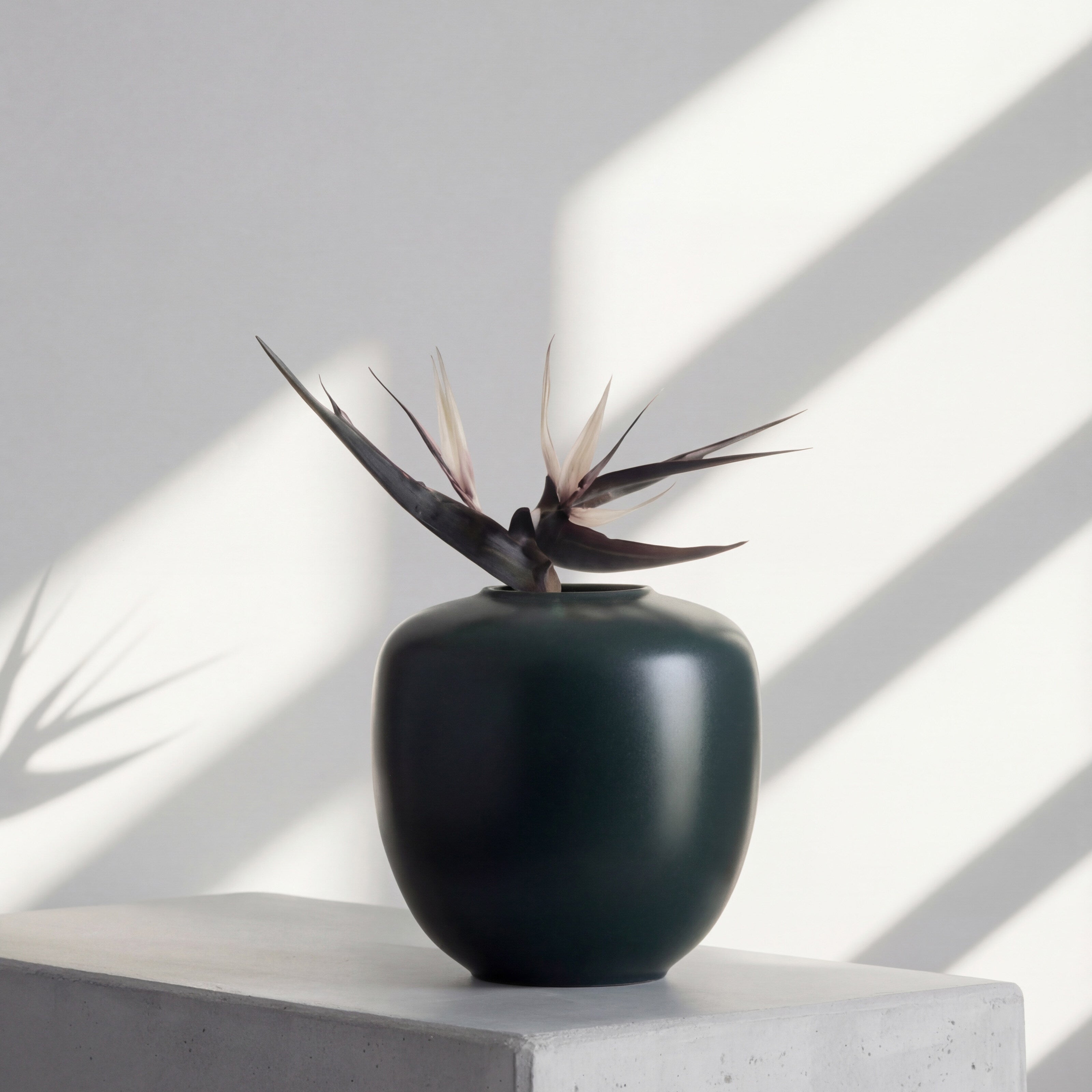 Sunao Vase, Medio - Dark Green