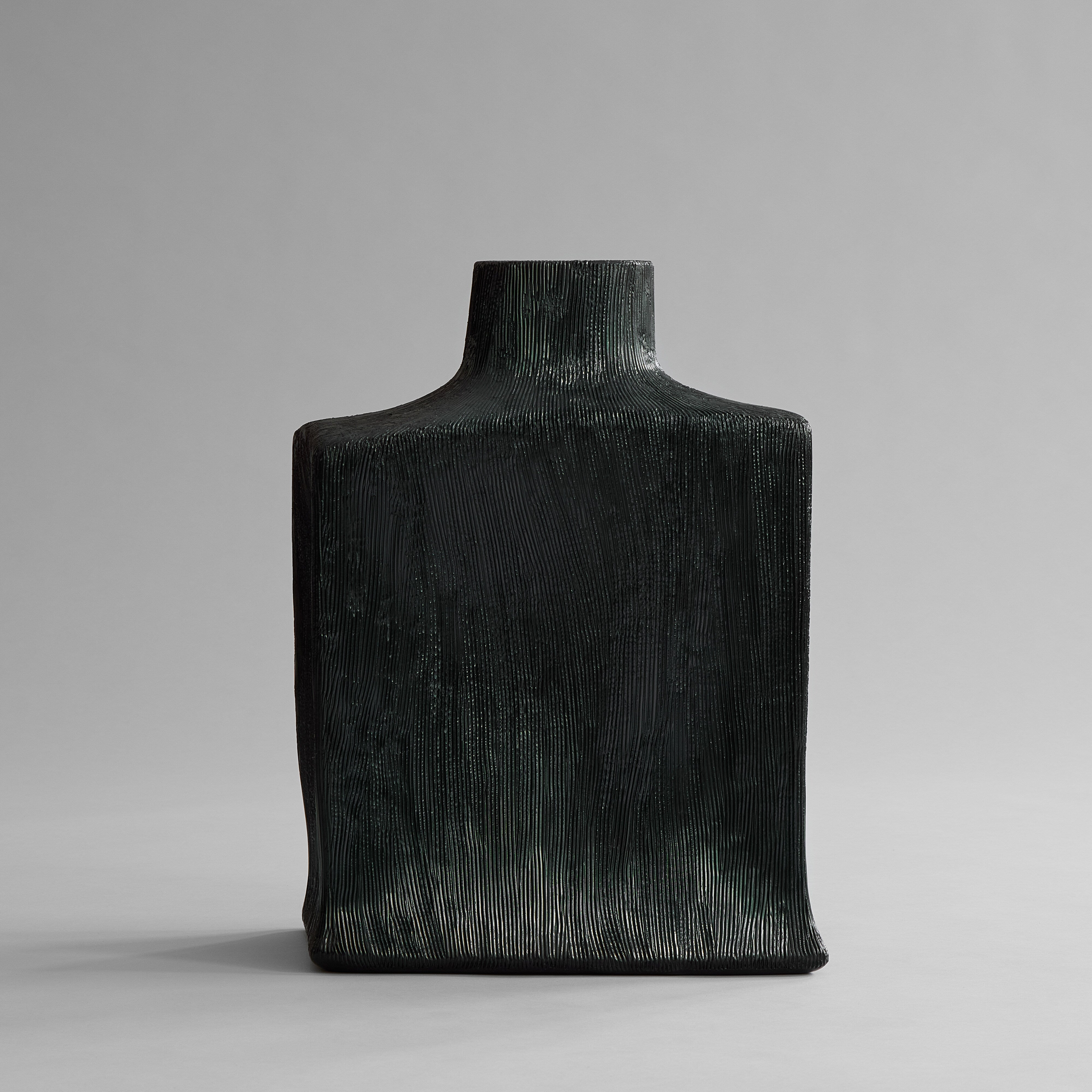 101 Copenhagen - Shin Vase, Hexa – Carved Dark Green - Vase