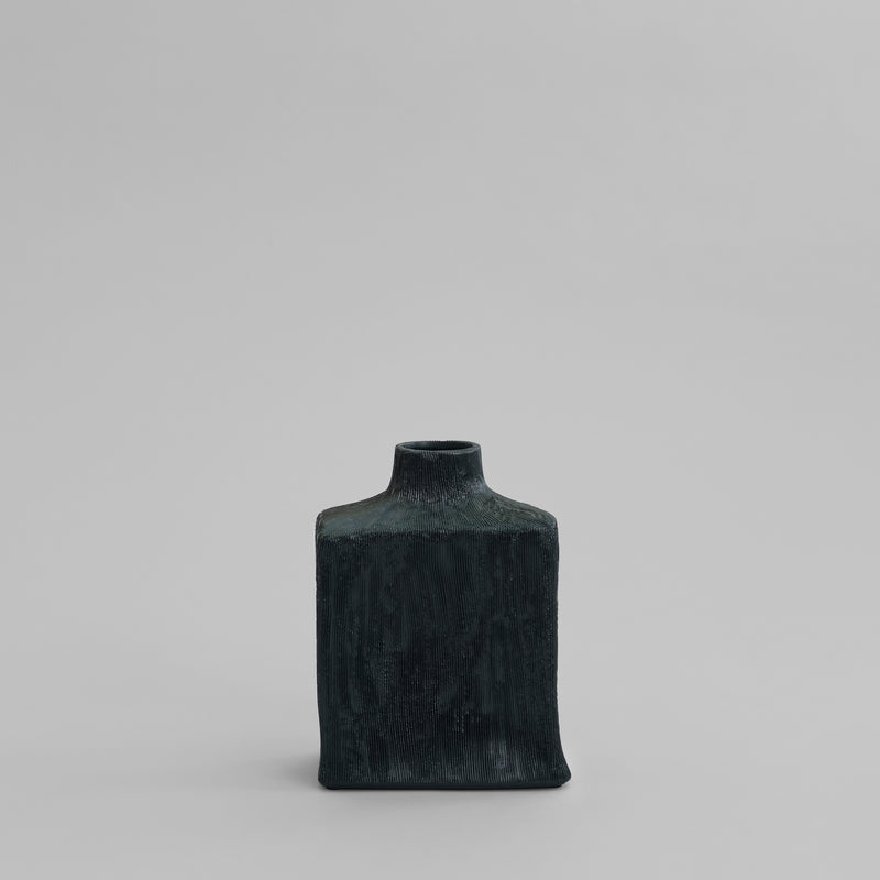 101 Copenhagen - Shin Vase, Medio - Carved Dark Green - Vase