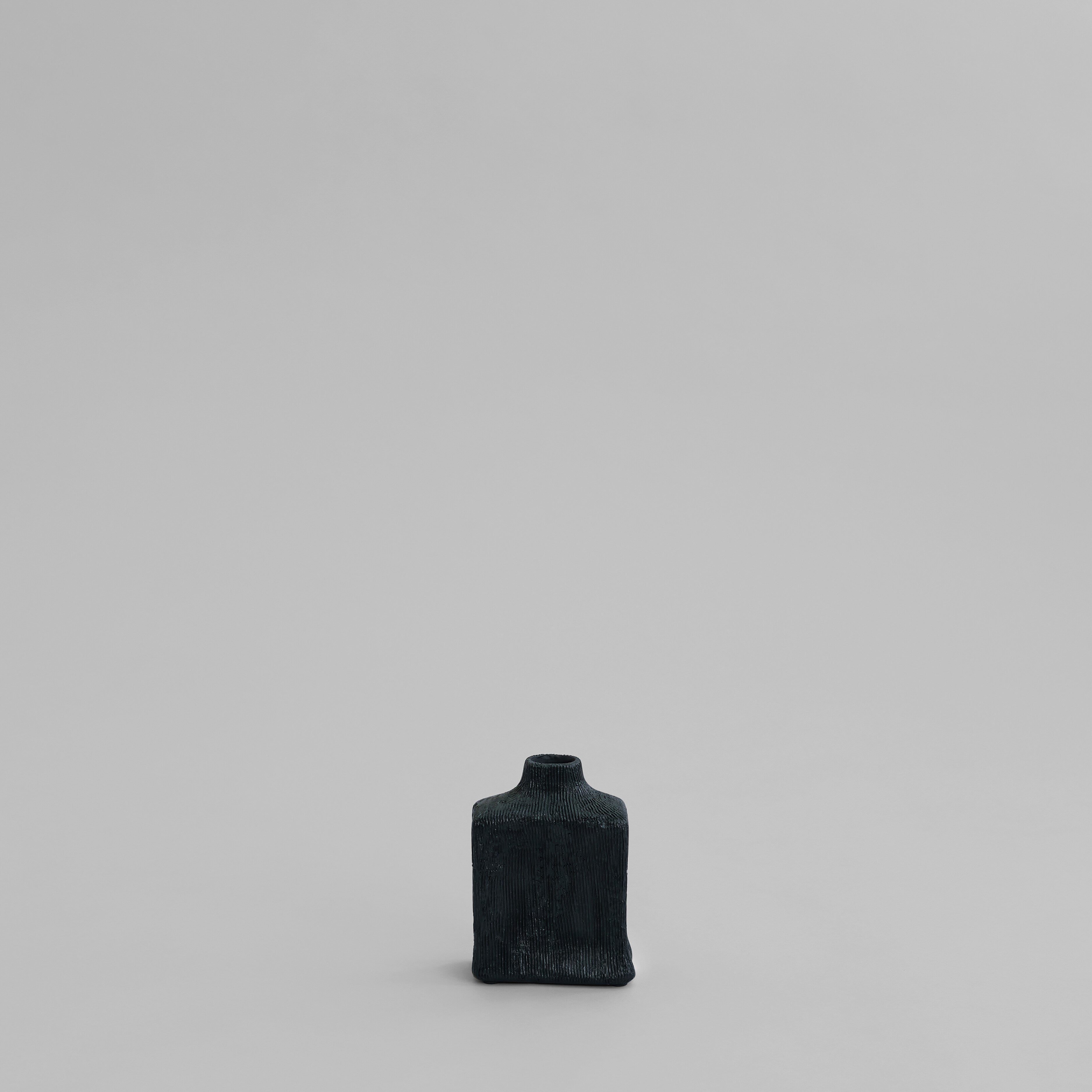 101 Copenhagen - Shin Vase, Mini - Carved Dark Green - Vase