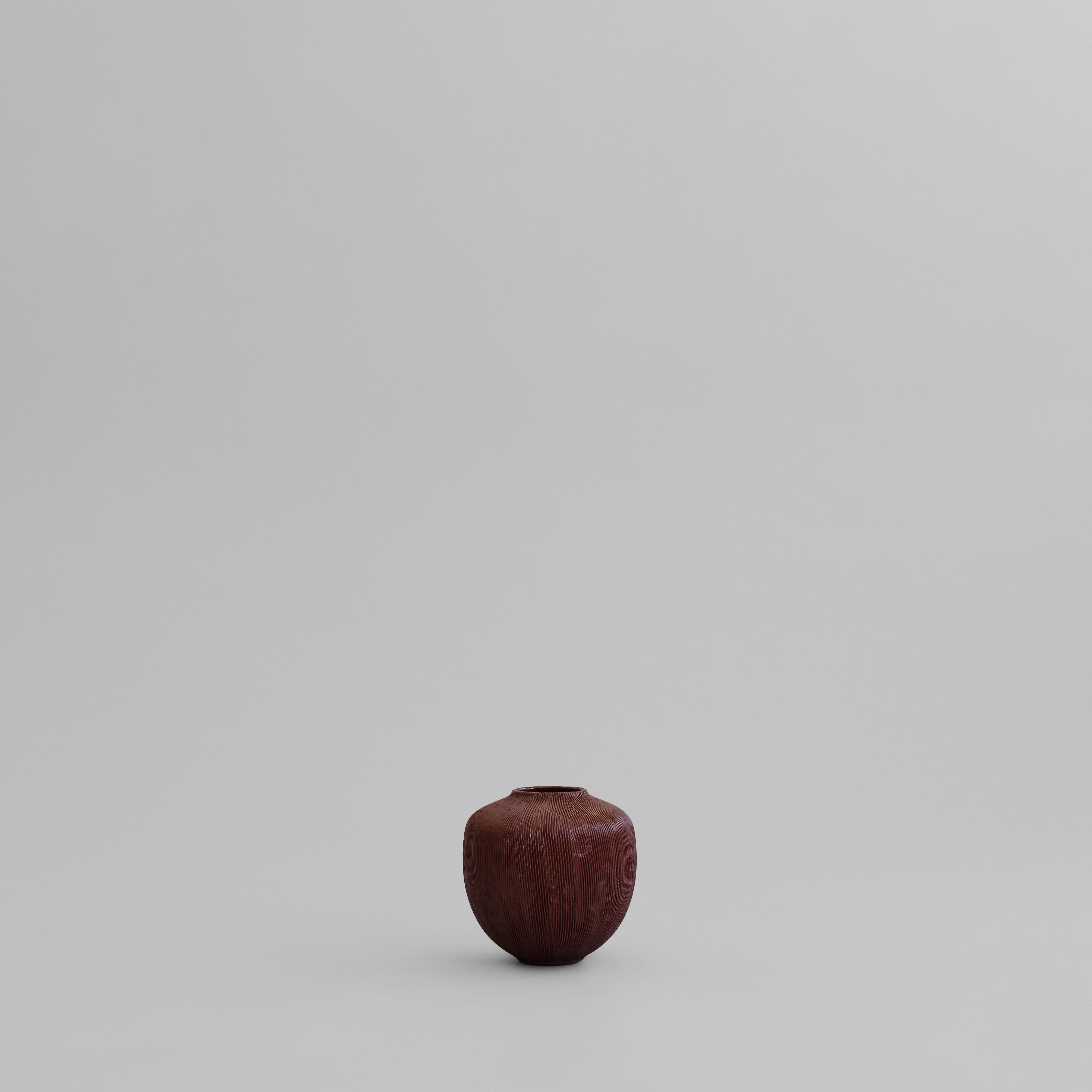 101 Copenhagen - Sunao Vase, Petit - Carved Ruby - Vase