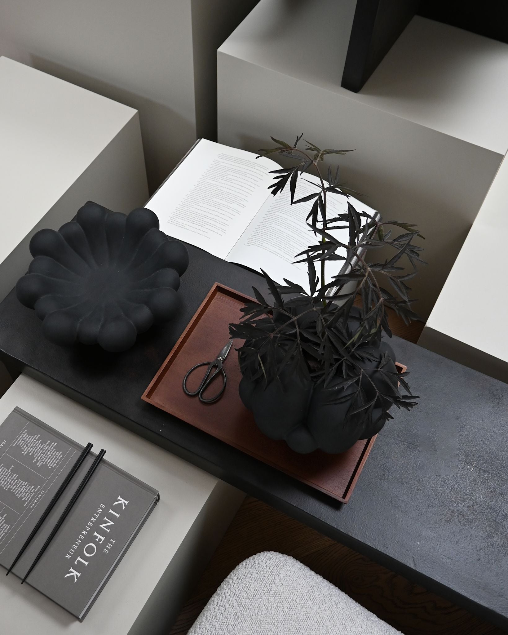 101 Copenhagen - Bloom Tray, Medio - Black - Tray