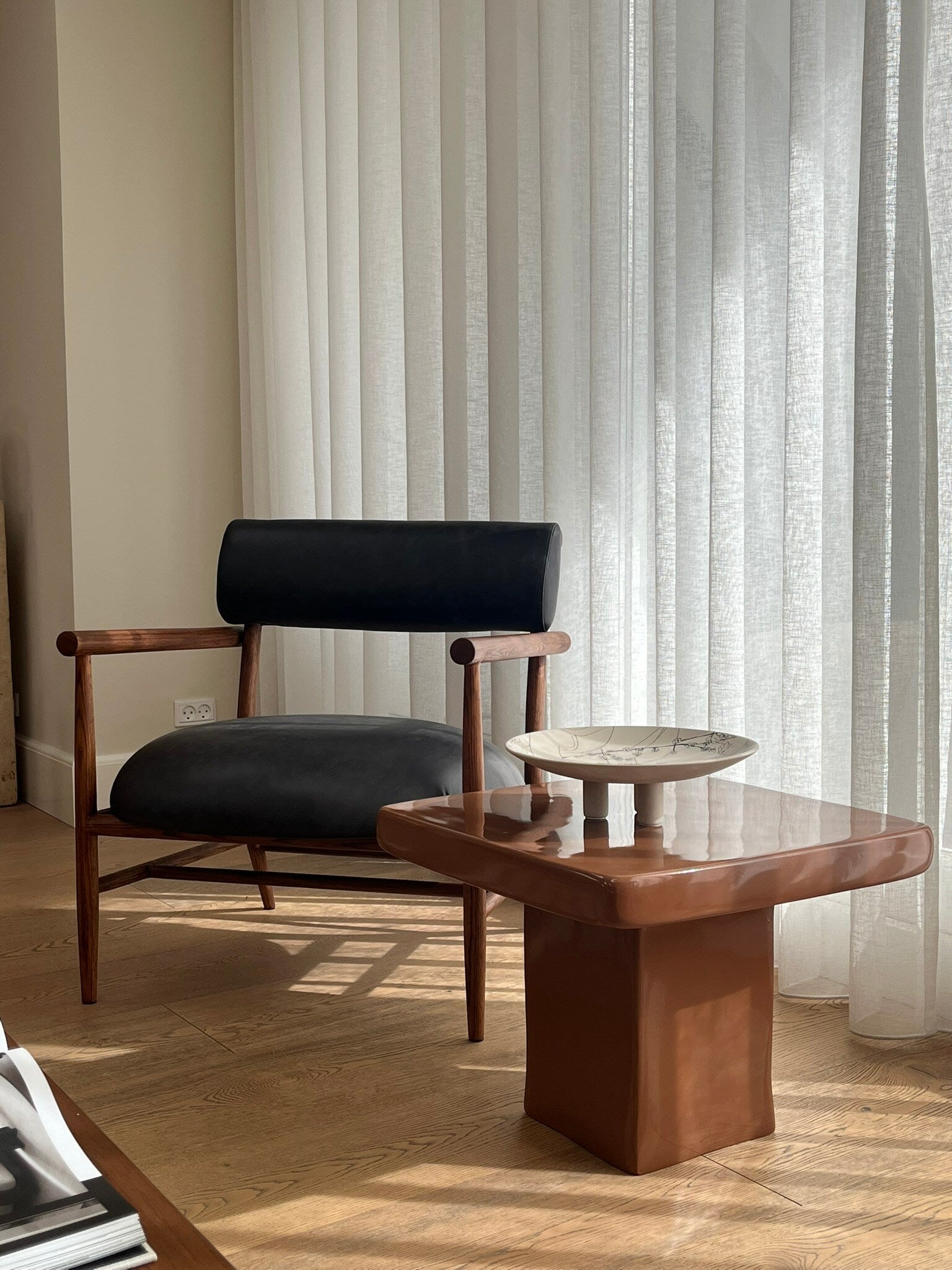101 Copenhagen - Nama Lounge Chair - Classic Brown Oak - Leather Black - Lounge Chair