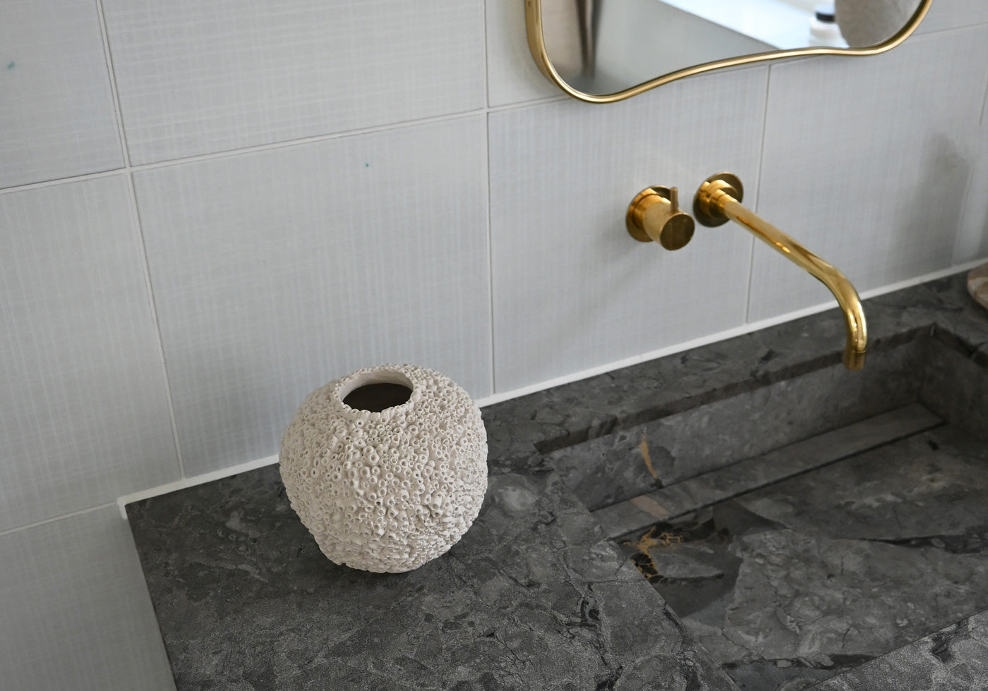 101 Copenhagen Sunao Vase in bathroom